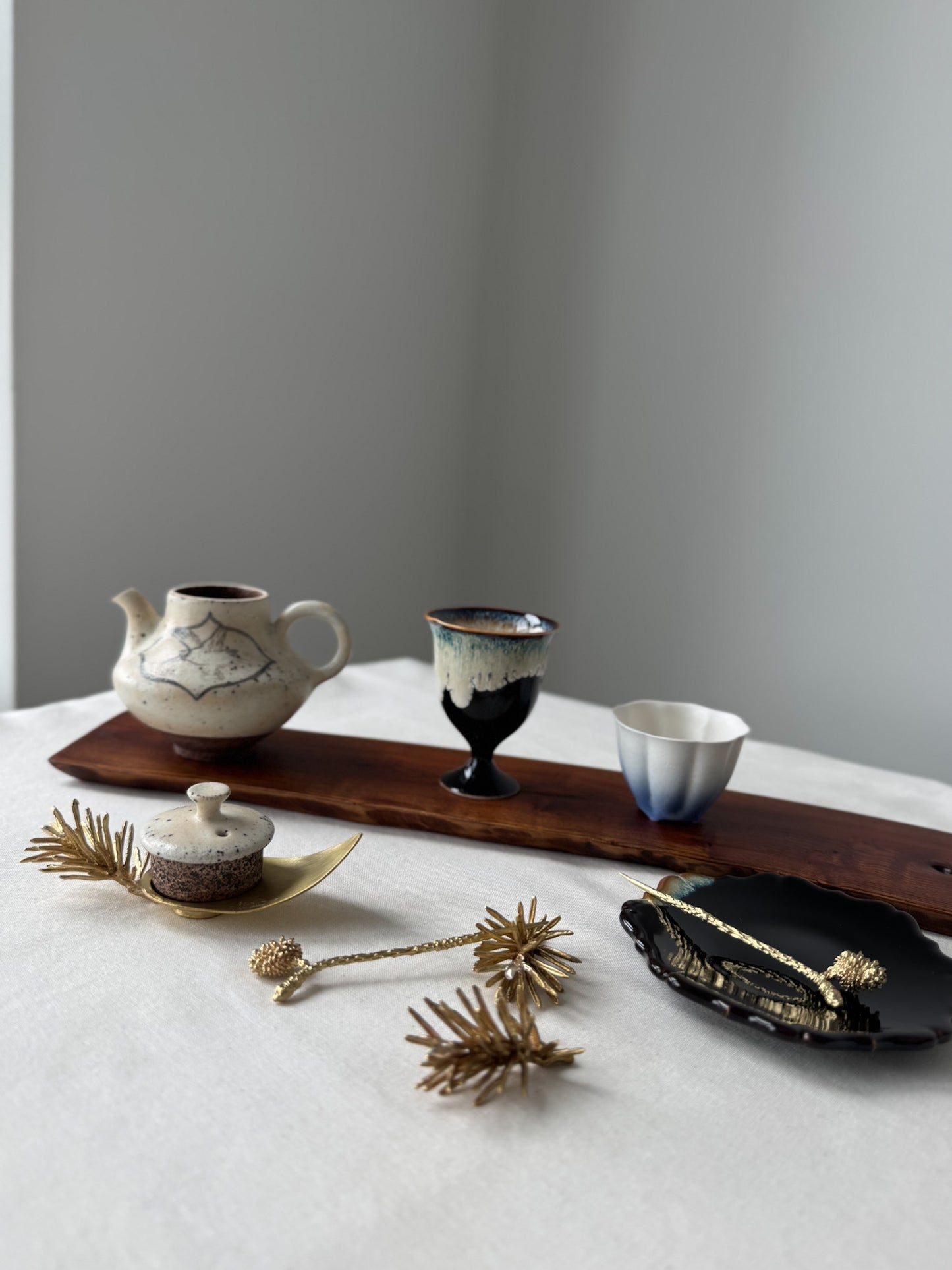 Gusangnamu Brass Tea Pick Stand