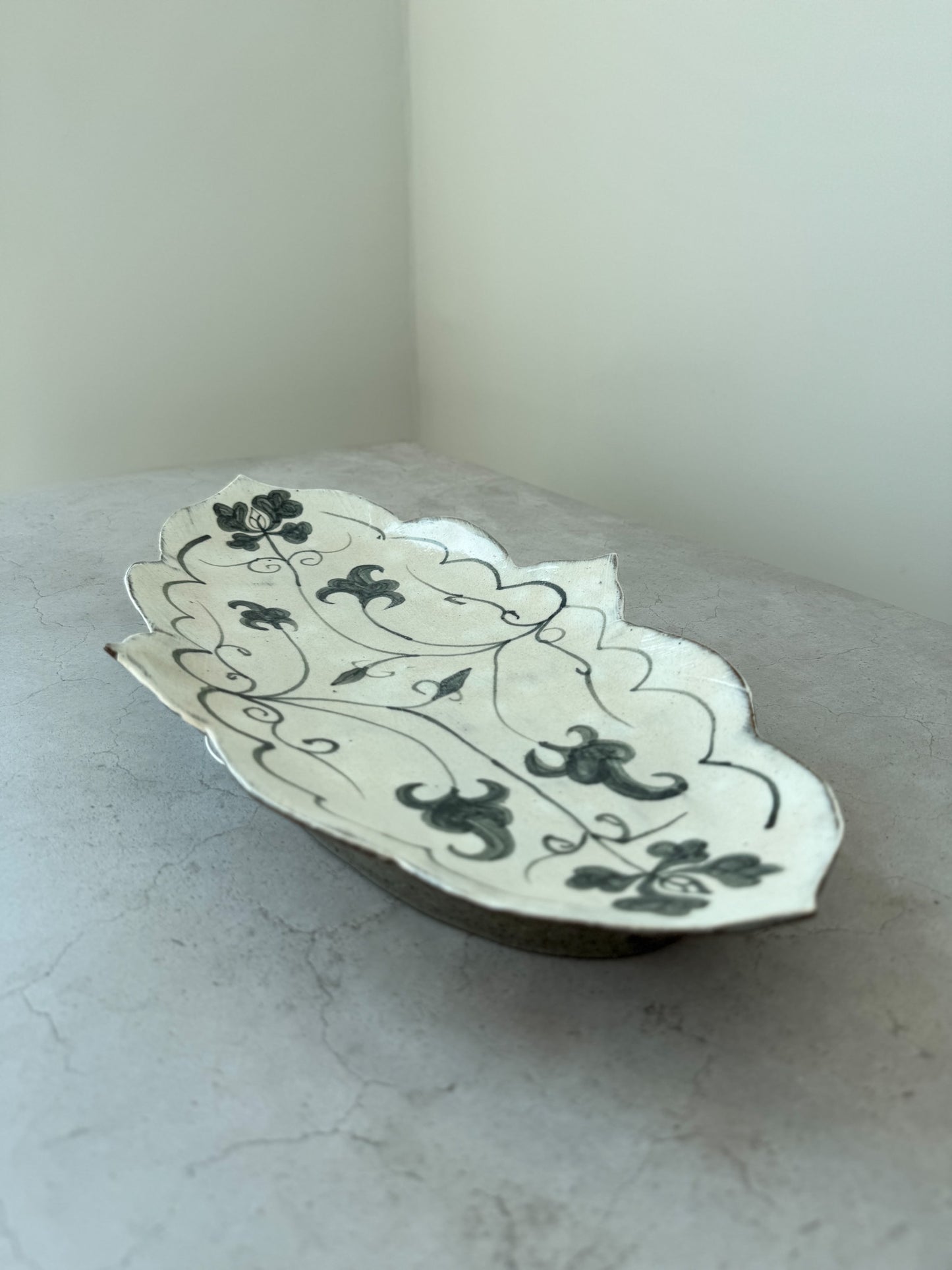 Petal Plate - Large Joseon Floral Vine
