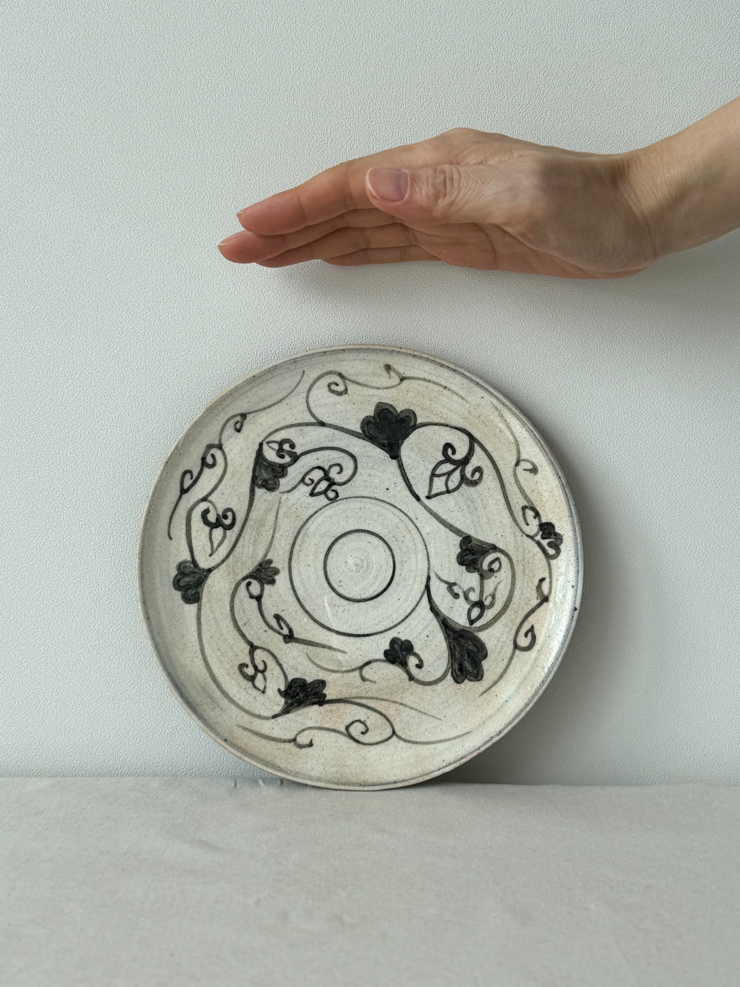 Buncheong Plate - Floral Vine Circle I