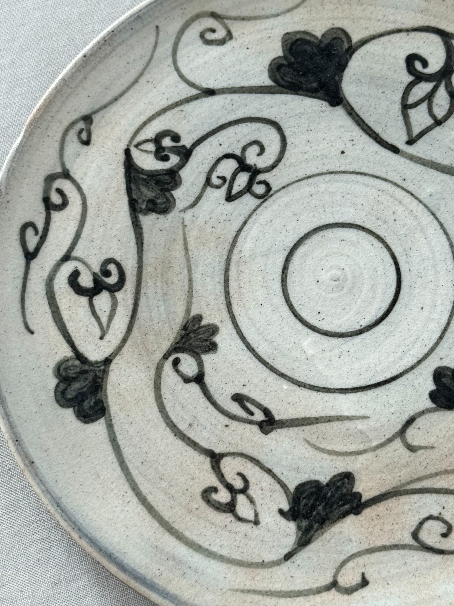 Buncheong Plate - Floral Vine Circle I
