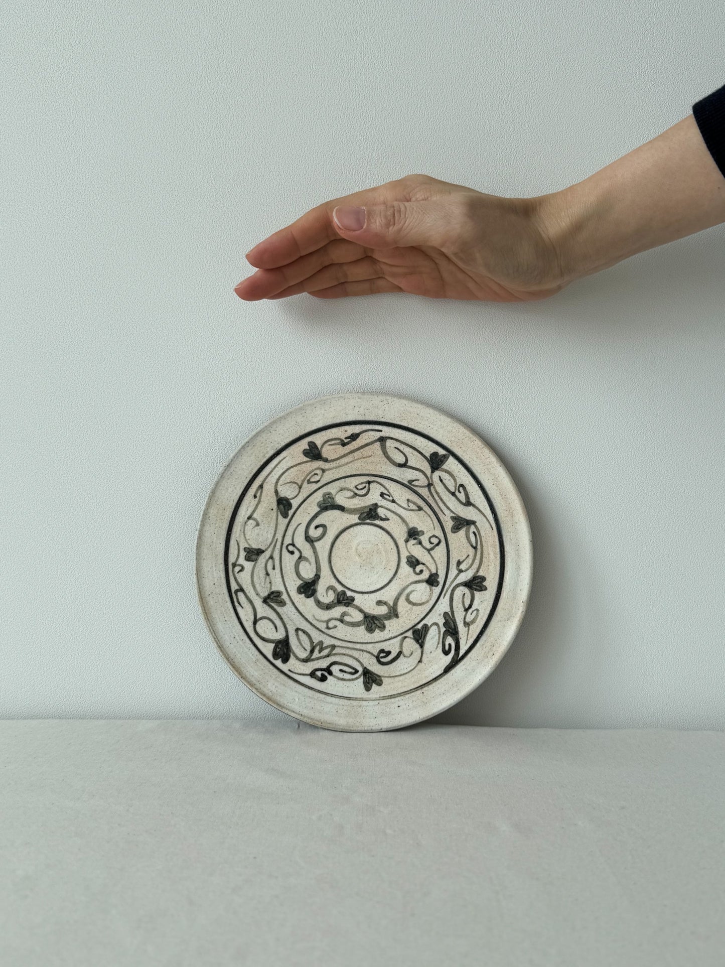 Buncheong Plate - Floral Vine Circle II