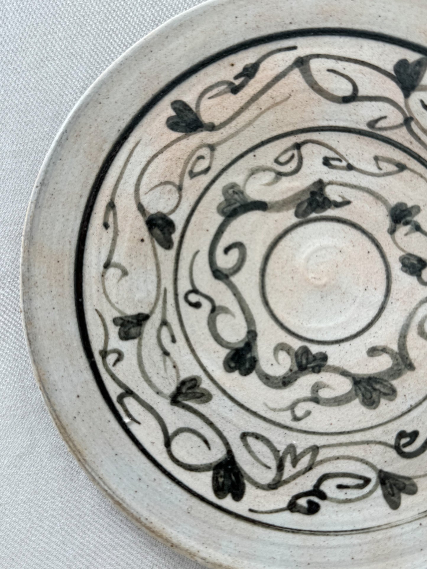 Buncheong Plate - Floral Vine Circle II