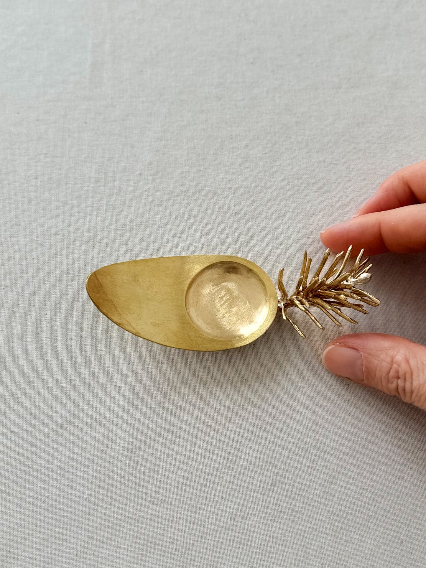 Gusangnamu Brass Lid Rest