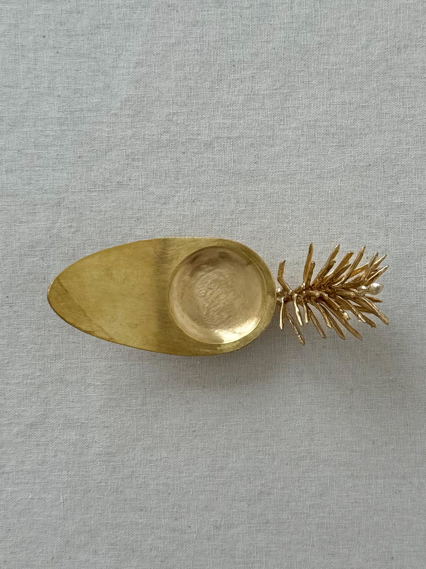Gusangnamu Brass Lid Rest