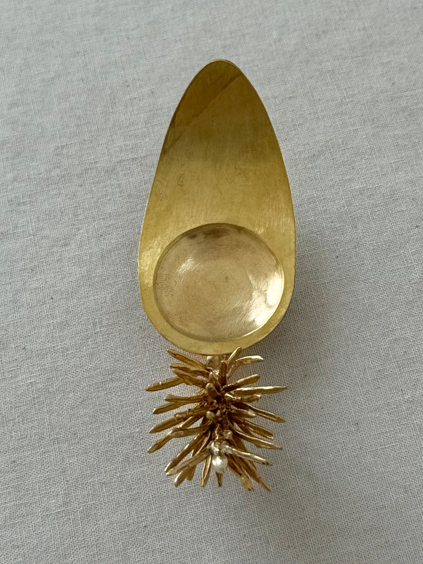 Gusangnamu Brass Lid Rest