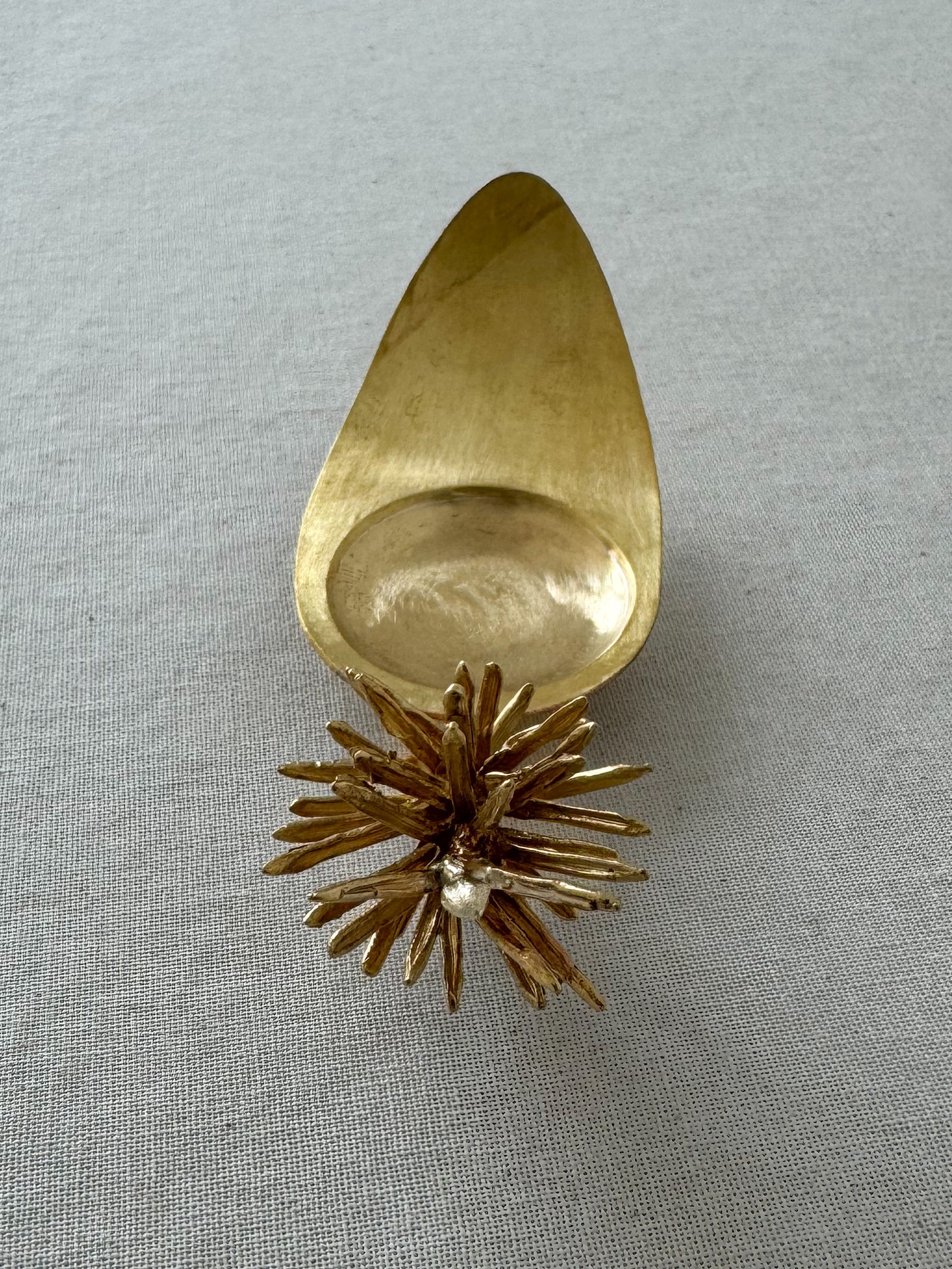 Gusangnamu Brass Lid Rest