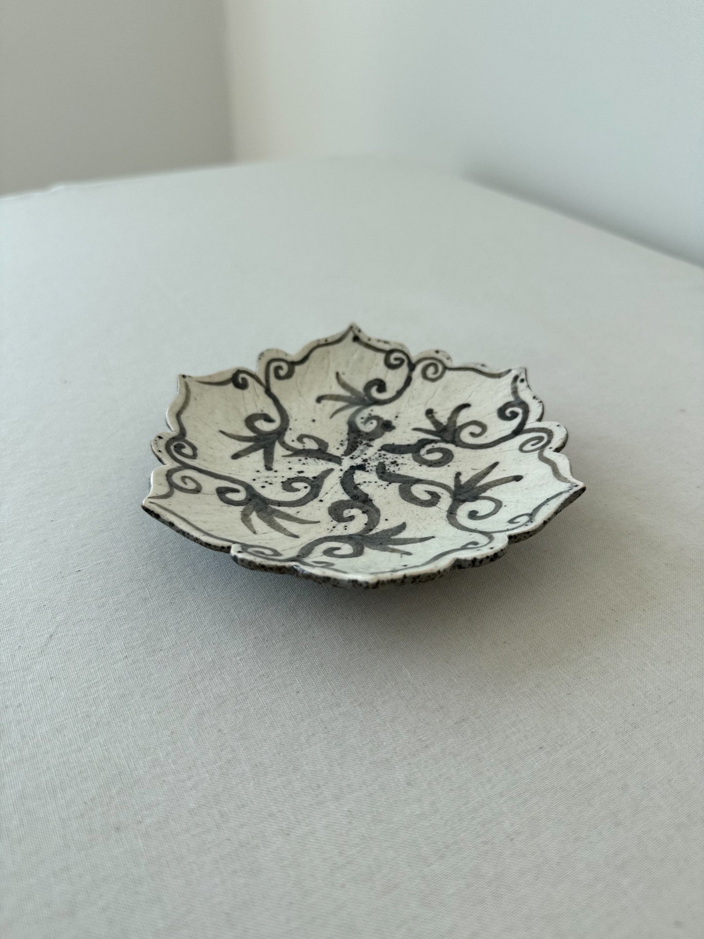 Scalloped Buncheong Vine Plate I