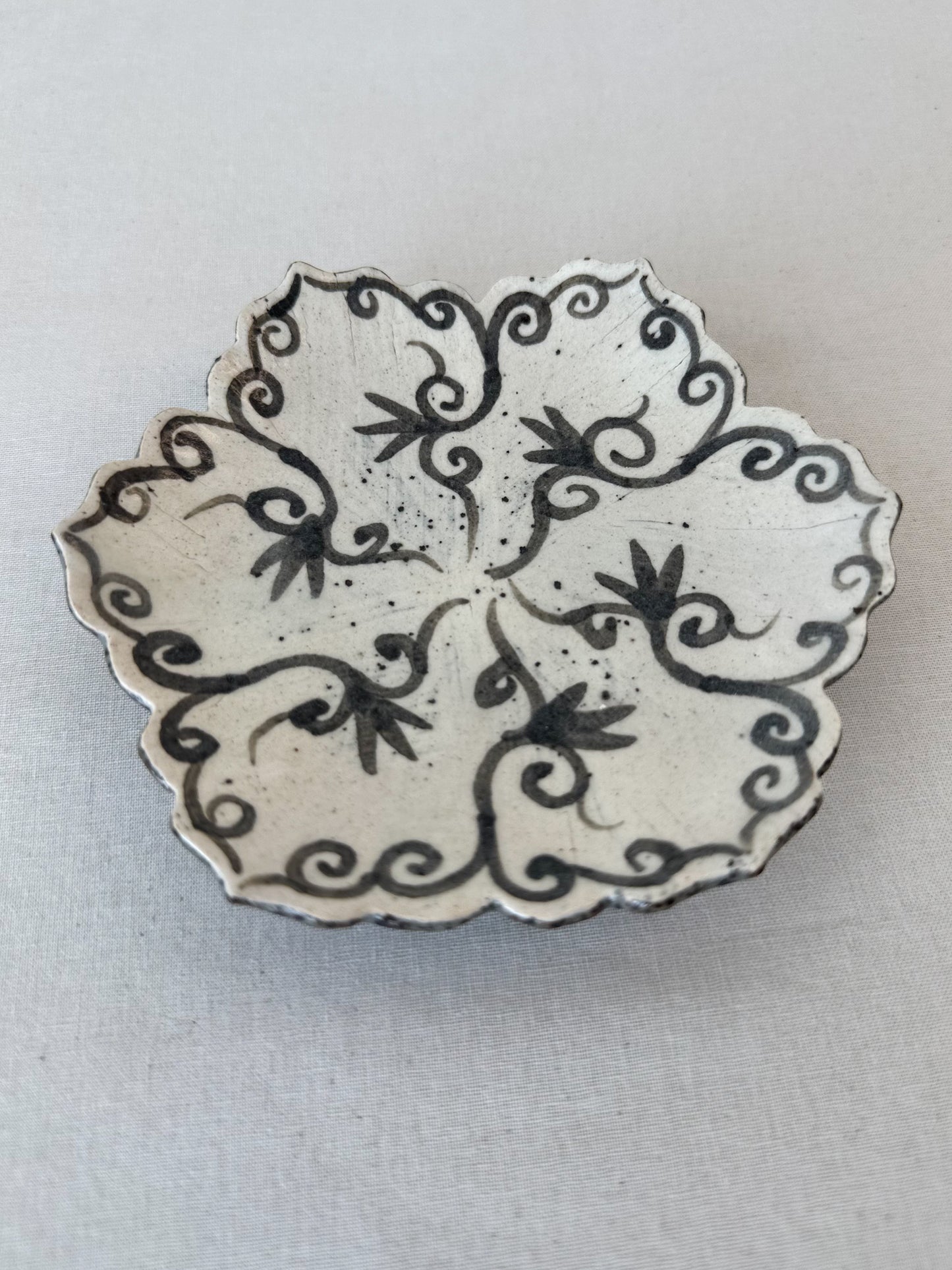 Scalloped Buncheong Vine Plate II