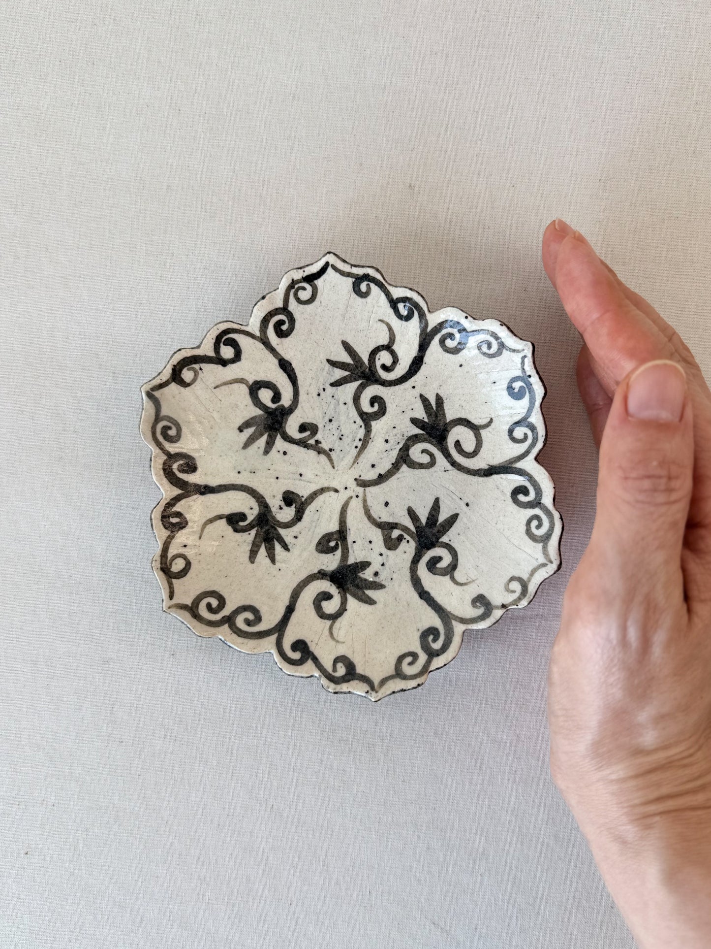 Scalloped Buncheong Vine Plate II