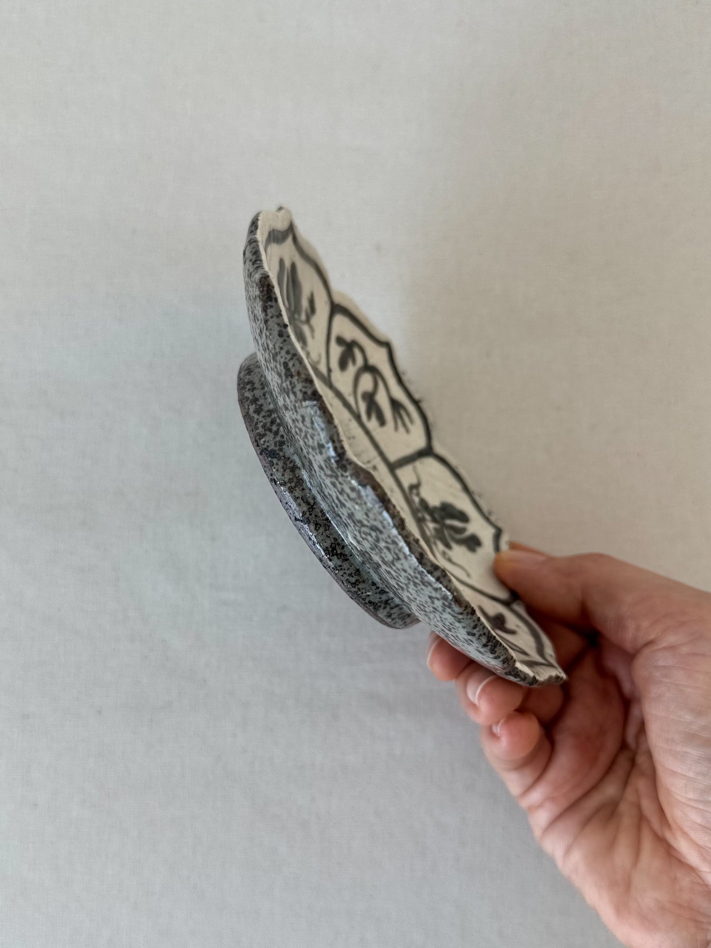 Scalloped Buncheong Vine Plate V