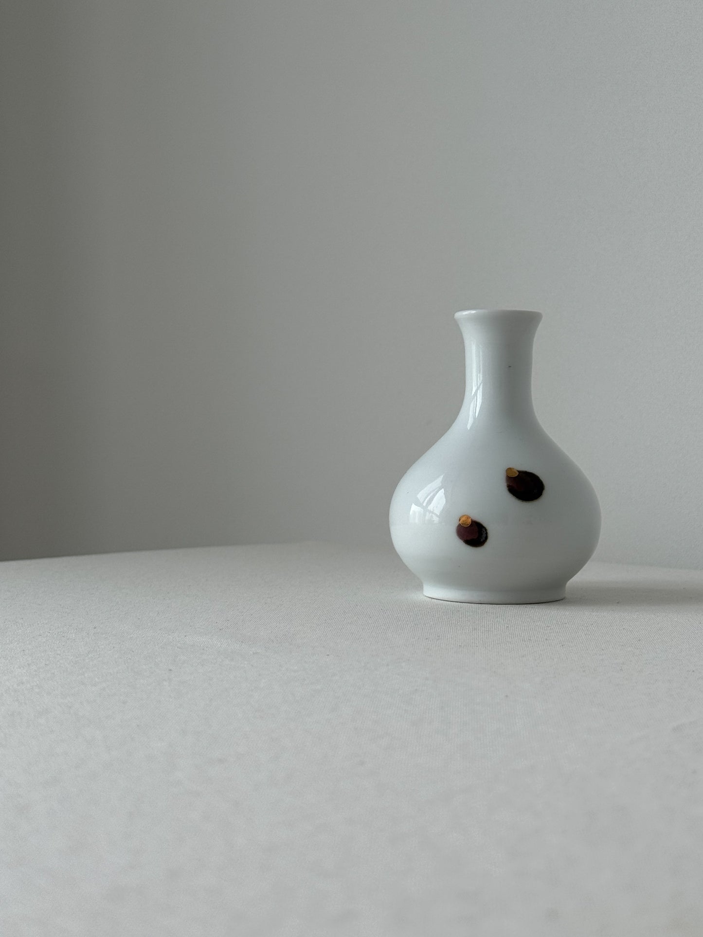 White Porcelain Bottle with Gilt Bronze Pebble Motif I (Tall Neck)