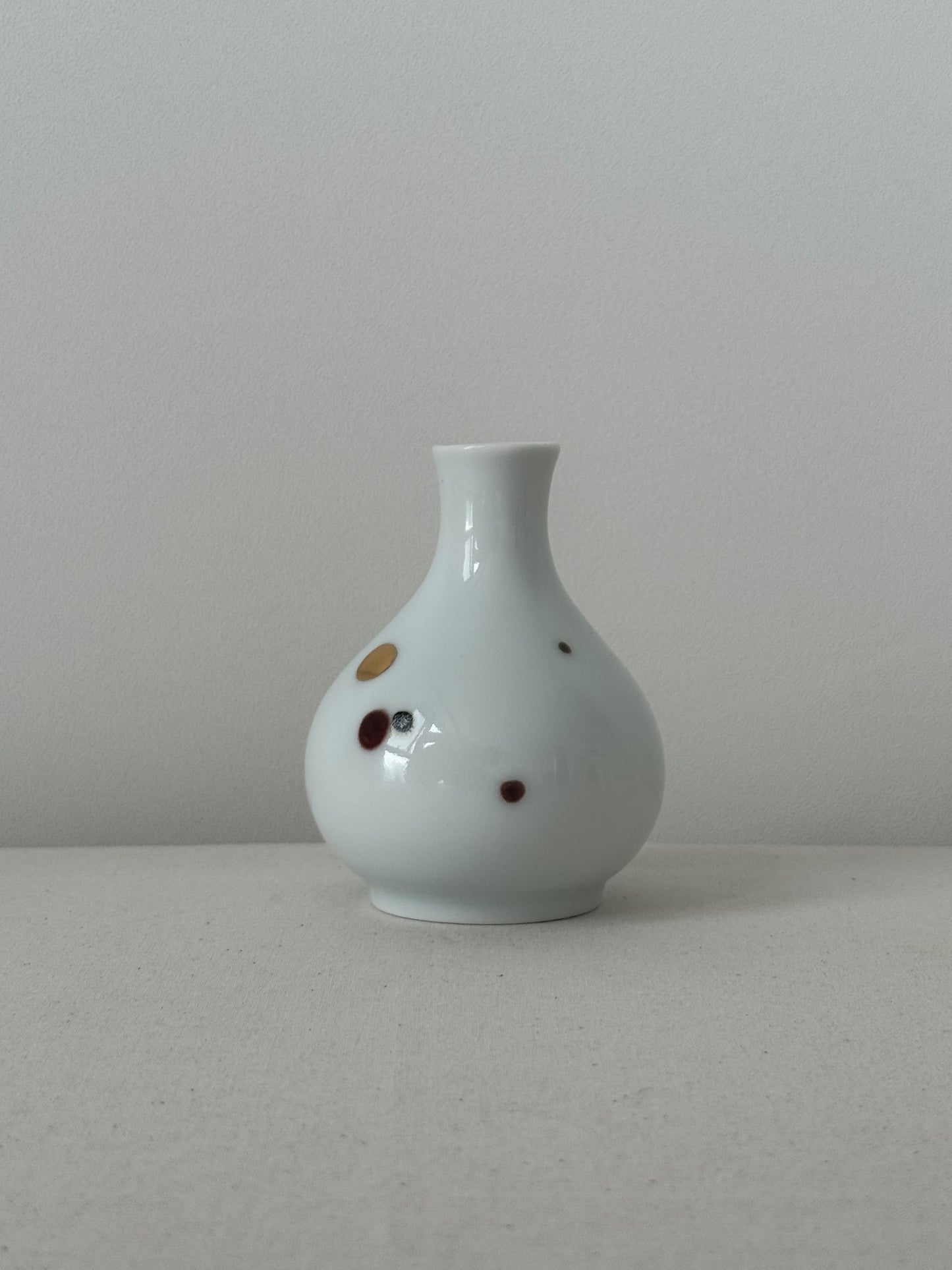 White Porcelain Bottle with Gilt Bronze Pebble Motif II (Short Neck)