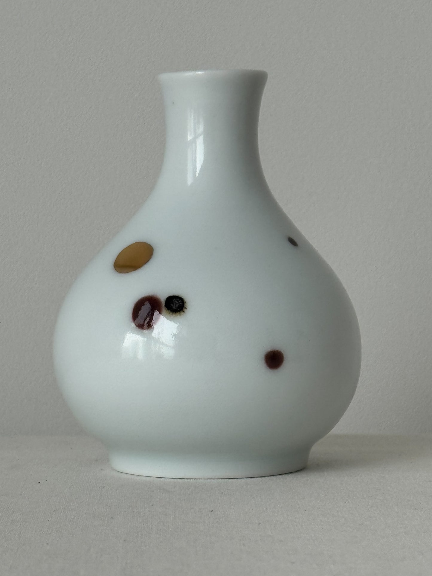 White Porcelain Bottle with Gilt Bronze Pebble Motif II (Short Neck)