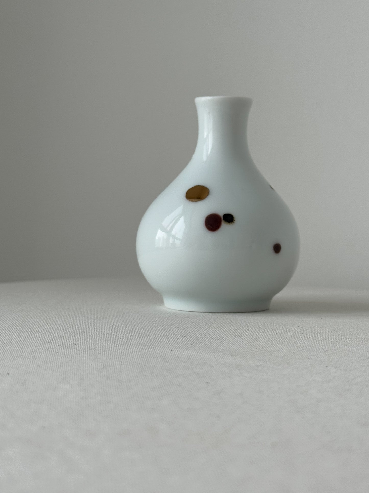 White Porcelain Bottle with Gilt Bronze Pebble Motif II (Short Neck)