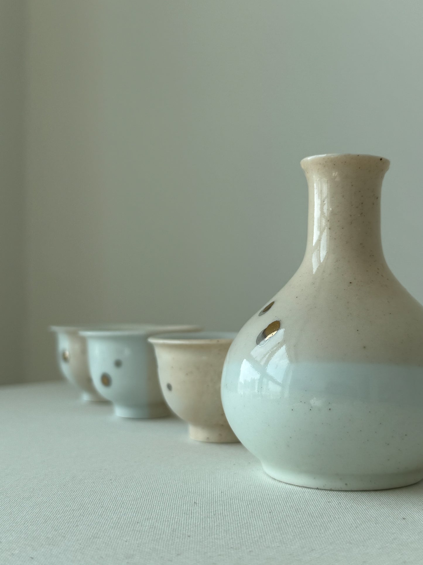Baekja Deombeong Soju Set – 3-Person Set
