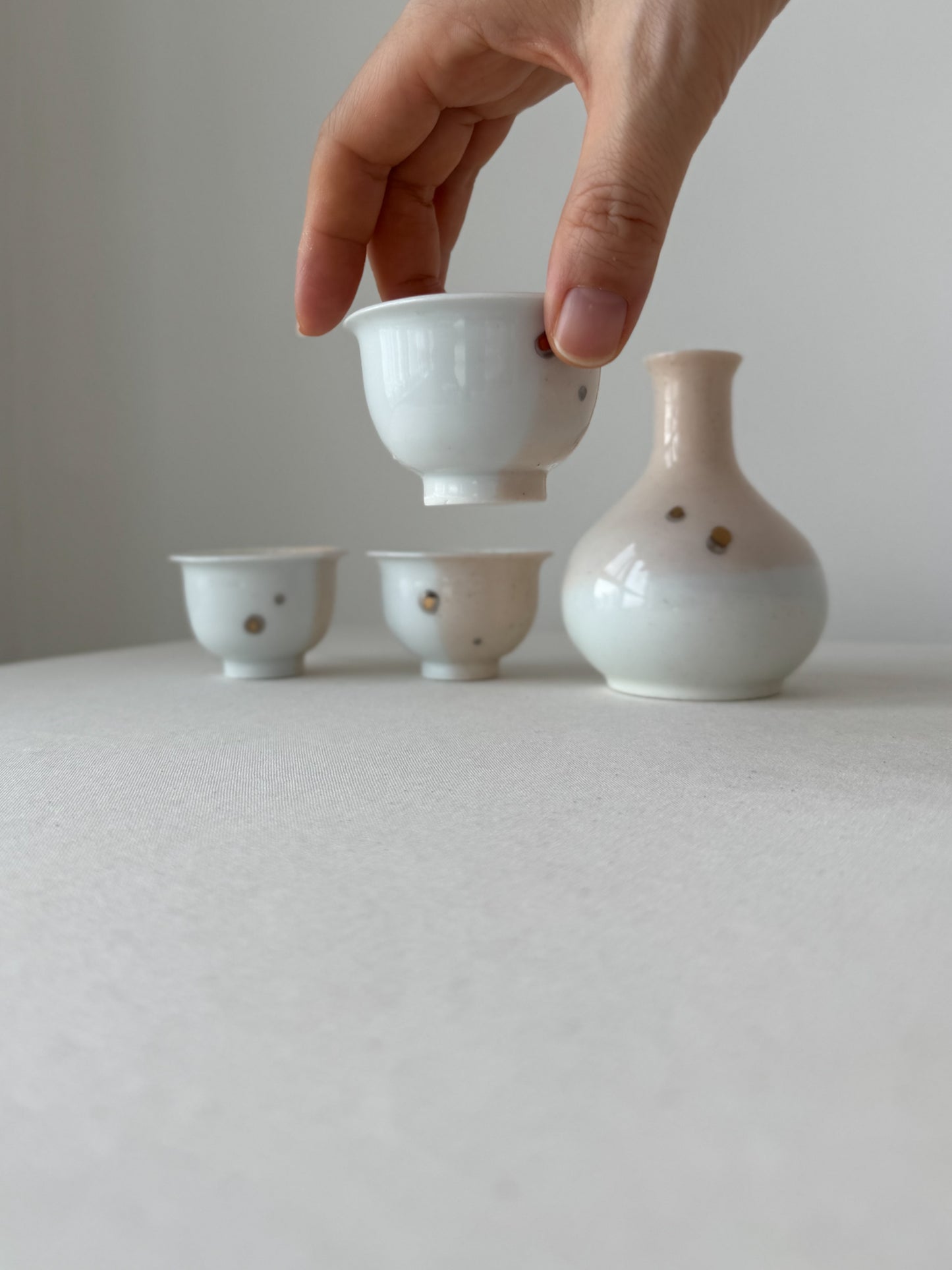 Baekja Deombeong Soju Set – 3-Person Set