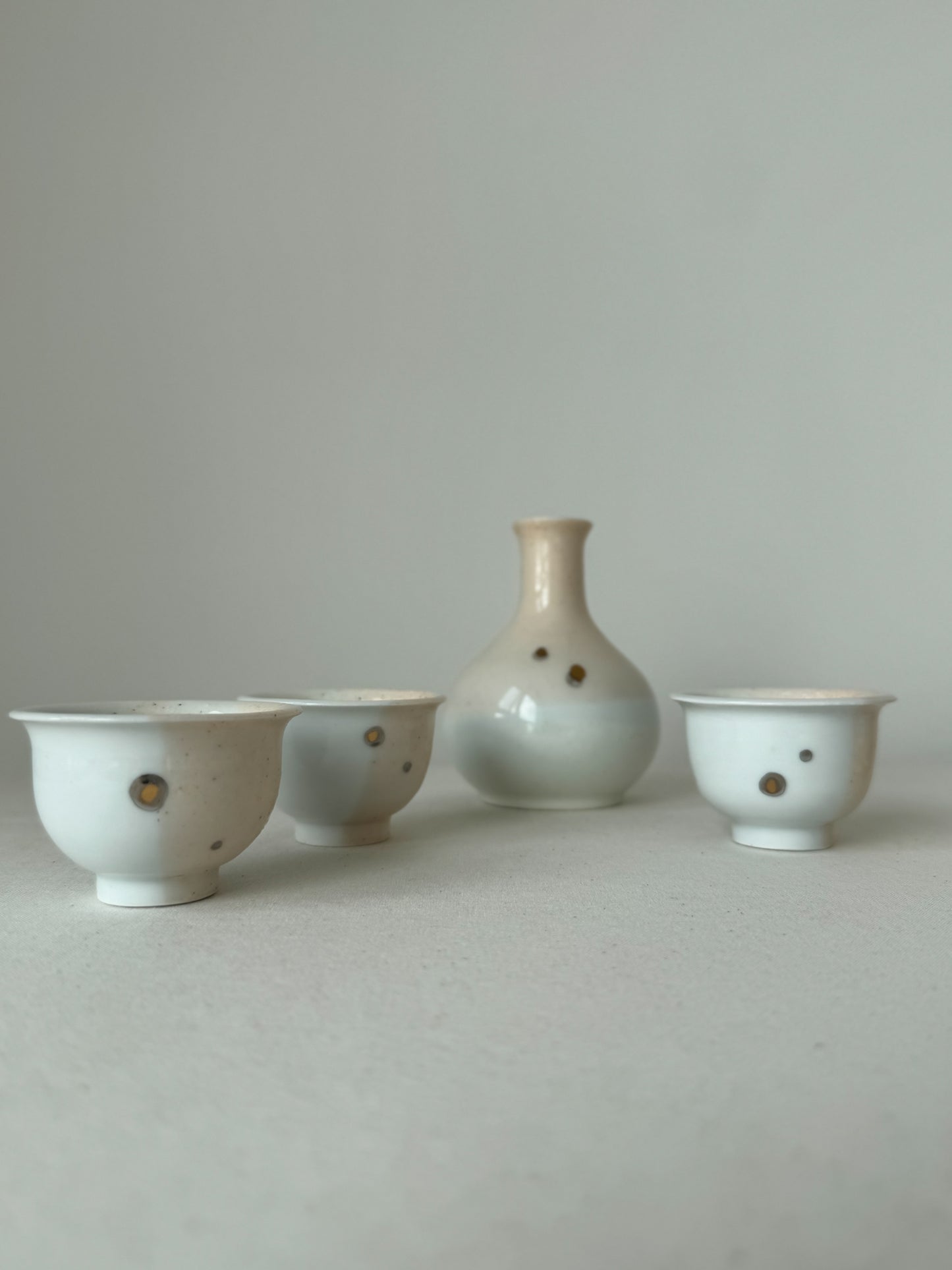Baekja Deombeong Soju Set – 3-Person Set