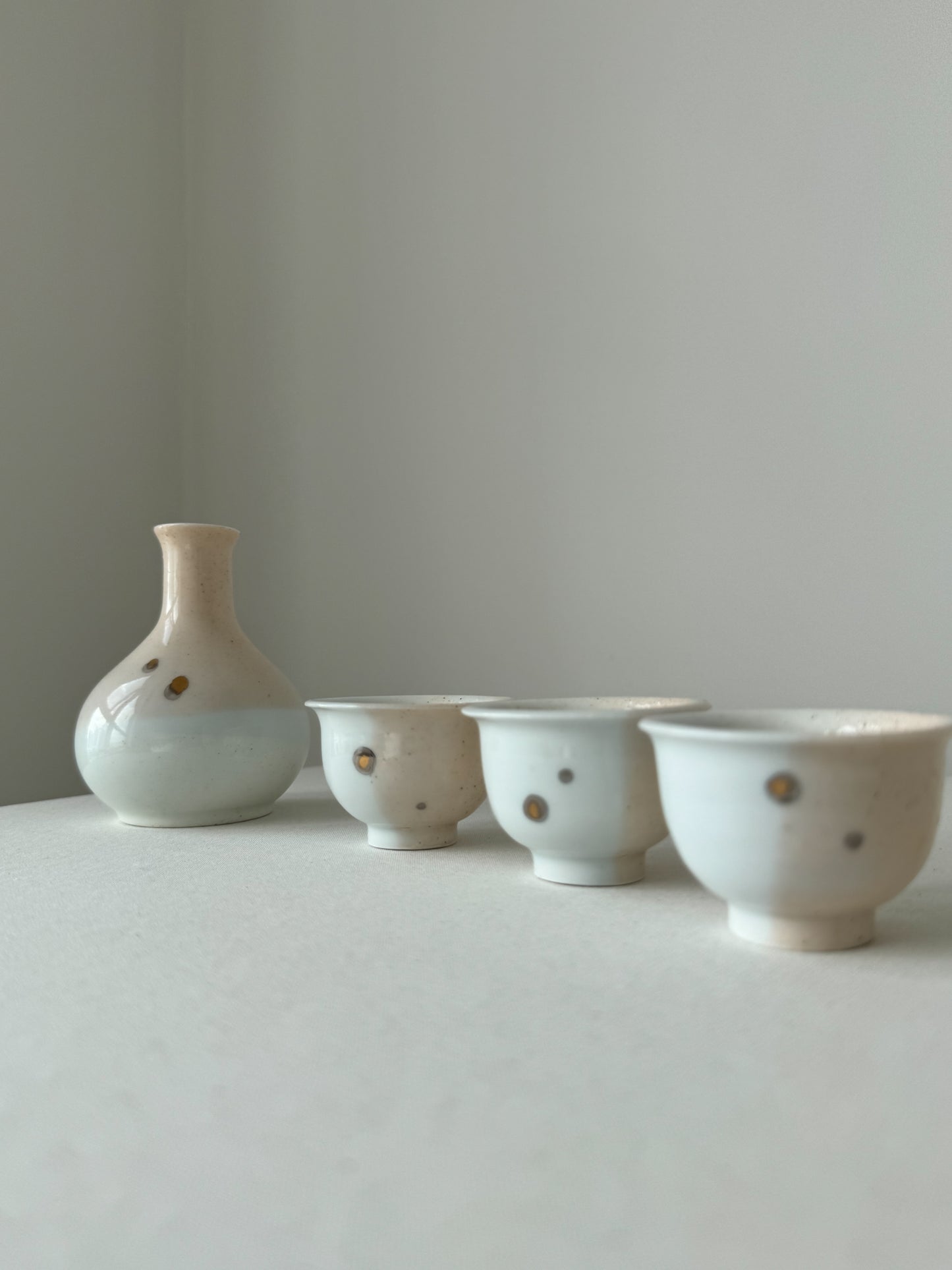 Baekja Deombeong Soju Set – 3-Person Set