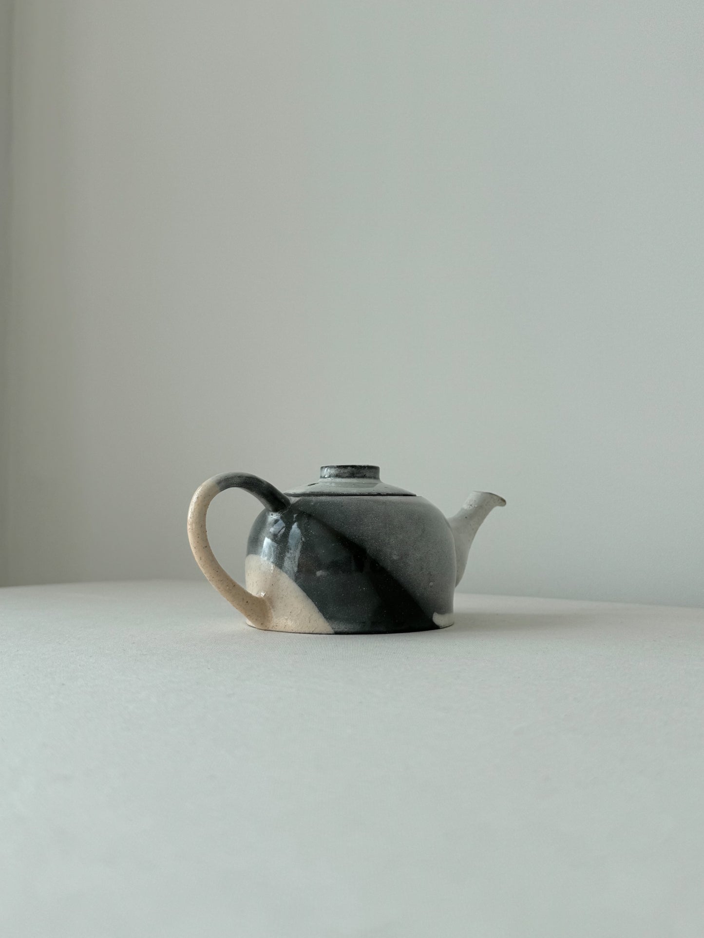 Smoked Moon – Black Slip Glazed Teapot