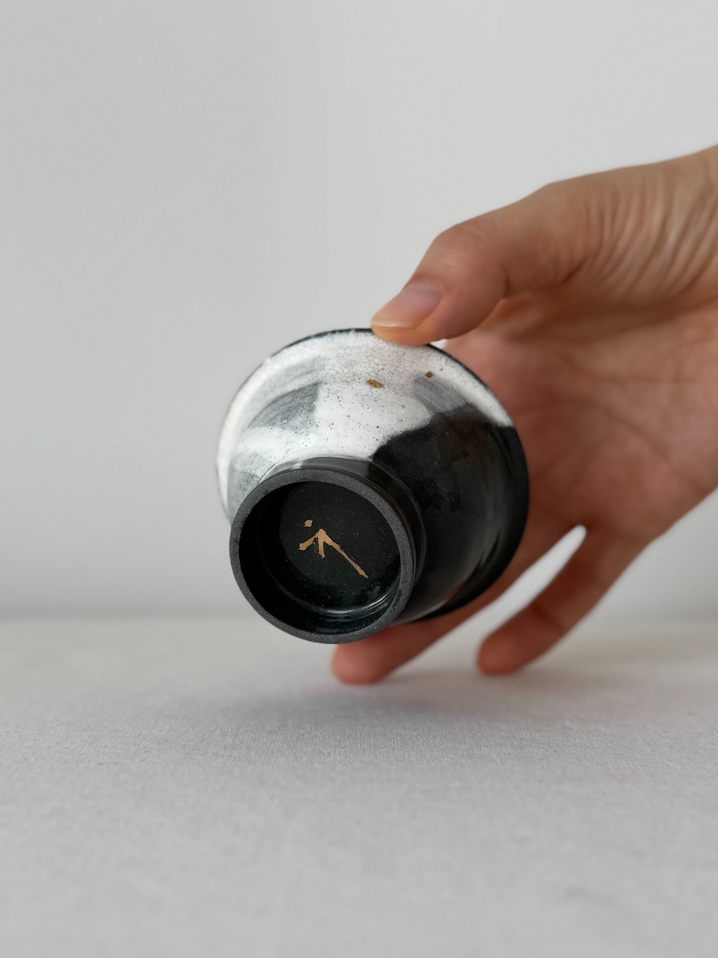 Ink Flow – Black Clay Deombeong Teacup