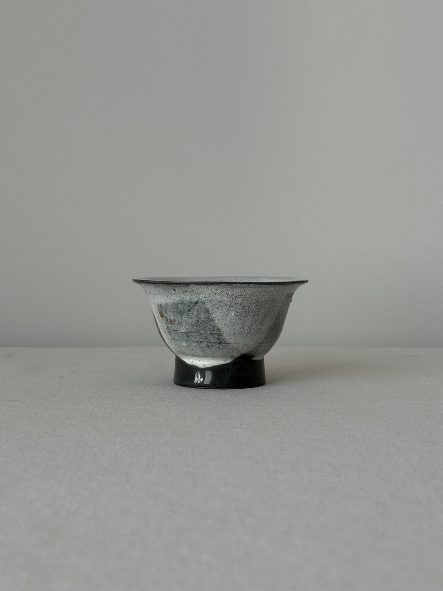 Winter Peak – Black Clay Pour-Glazed Deombeong Teacup