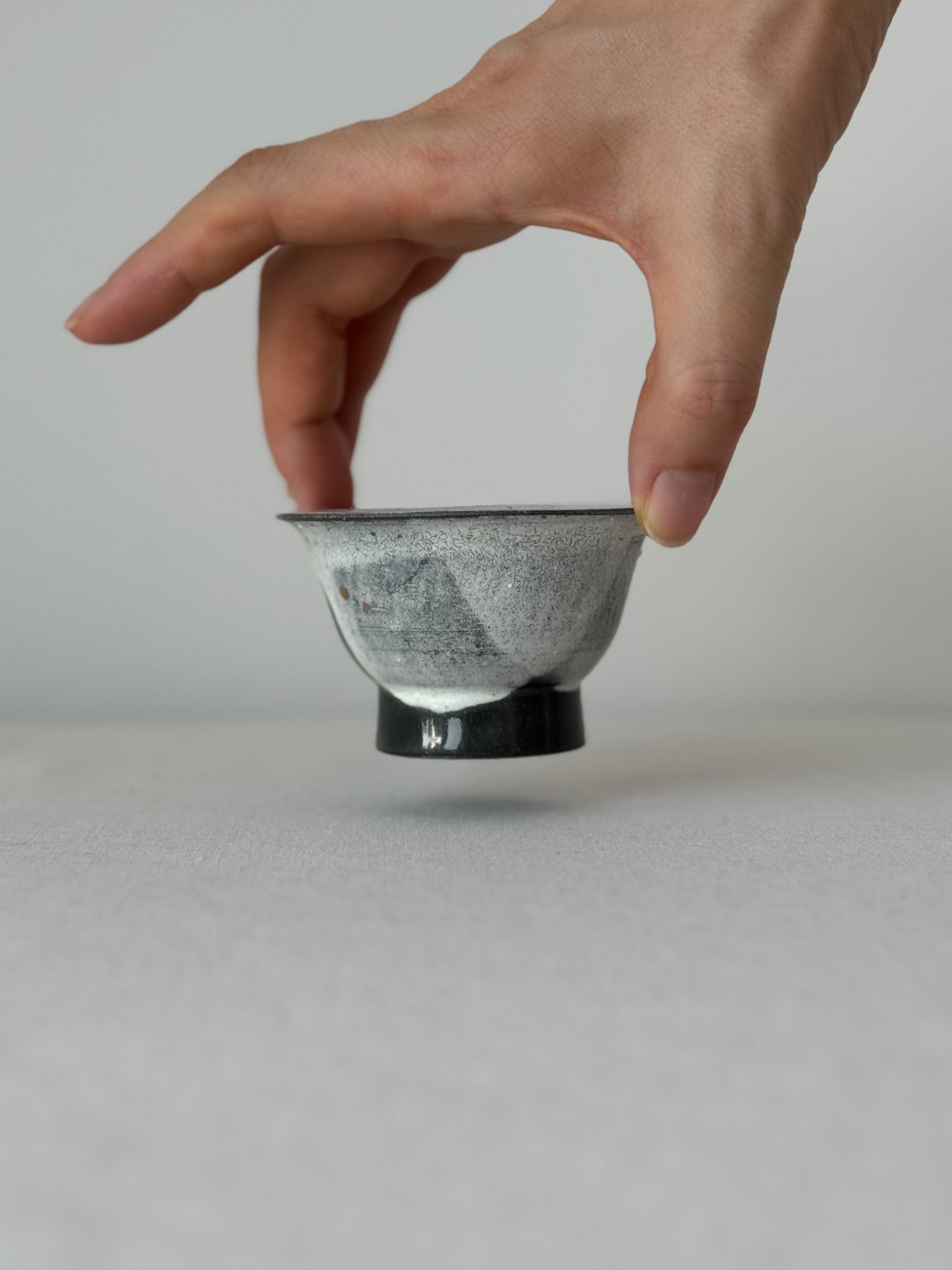 Winter Peak – Black Clay Pour-Glazed Deombeong Teacup