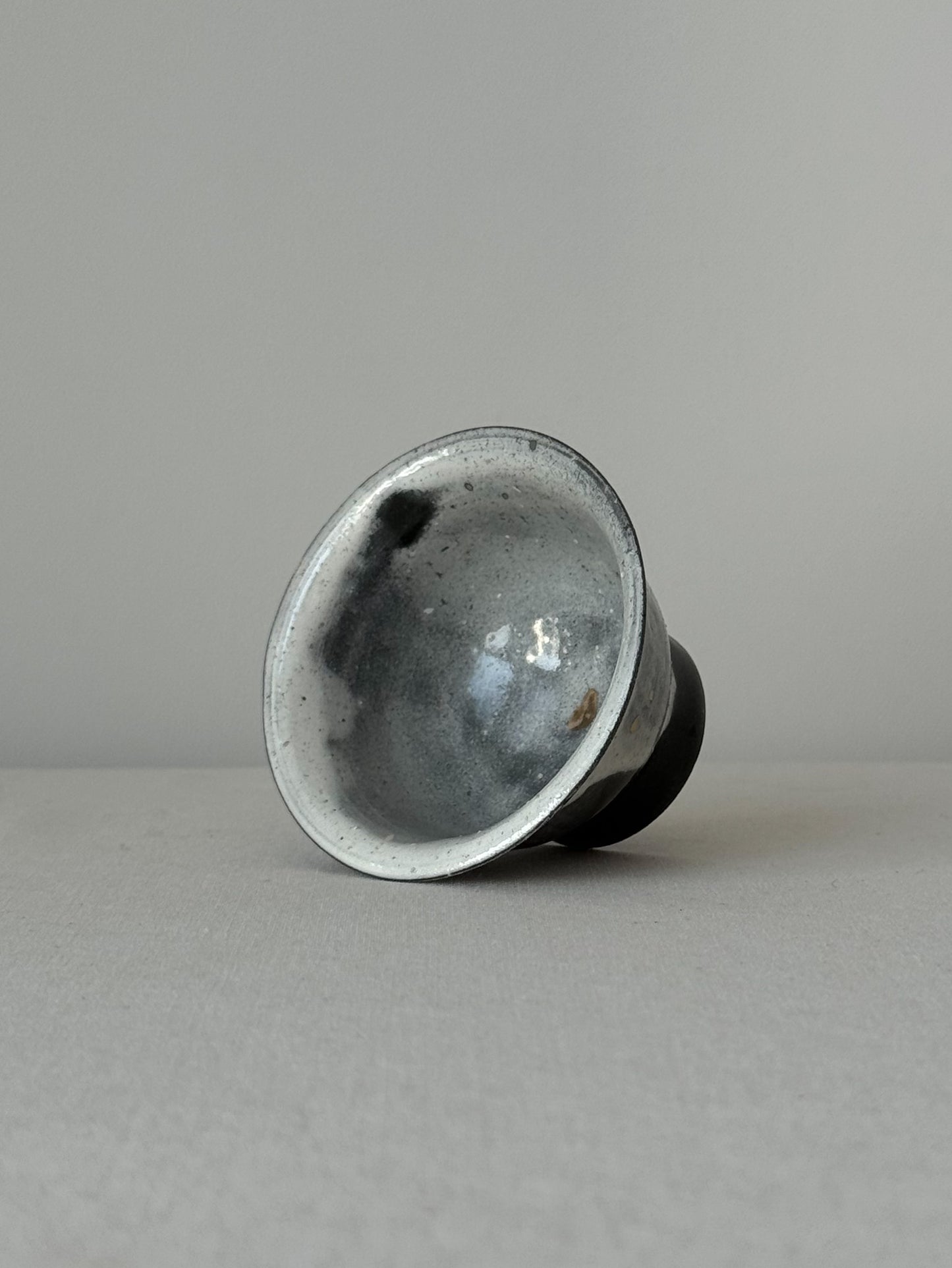 Winter Peak – Black Clay Pour-Glazed Deombeong Teacup