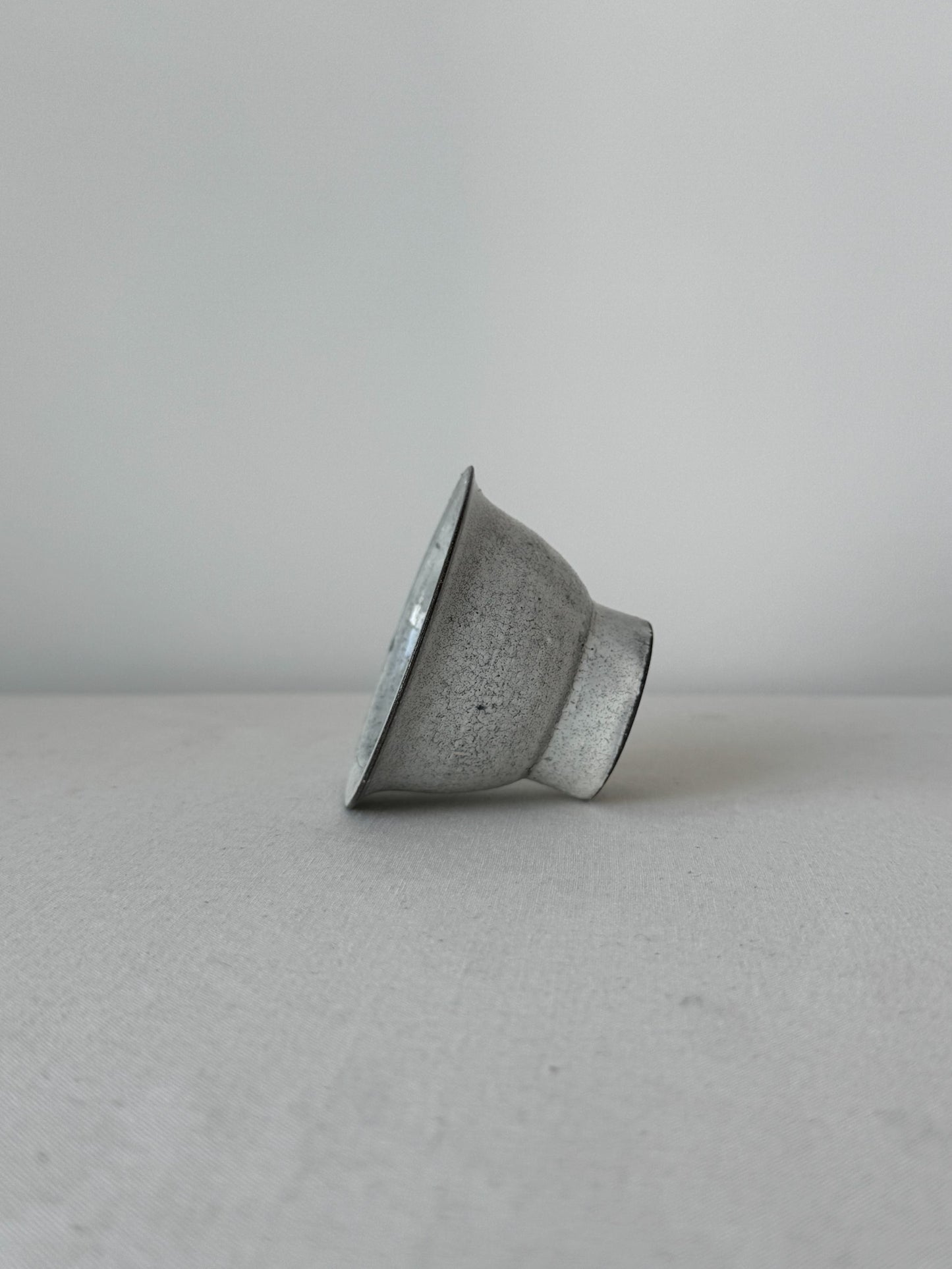 Misty Dawn – Black Clay Glazed Deombeong Teacup