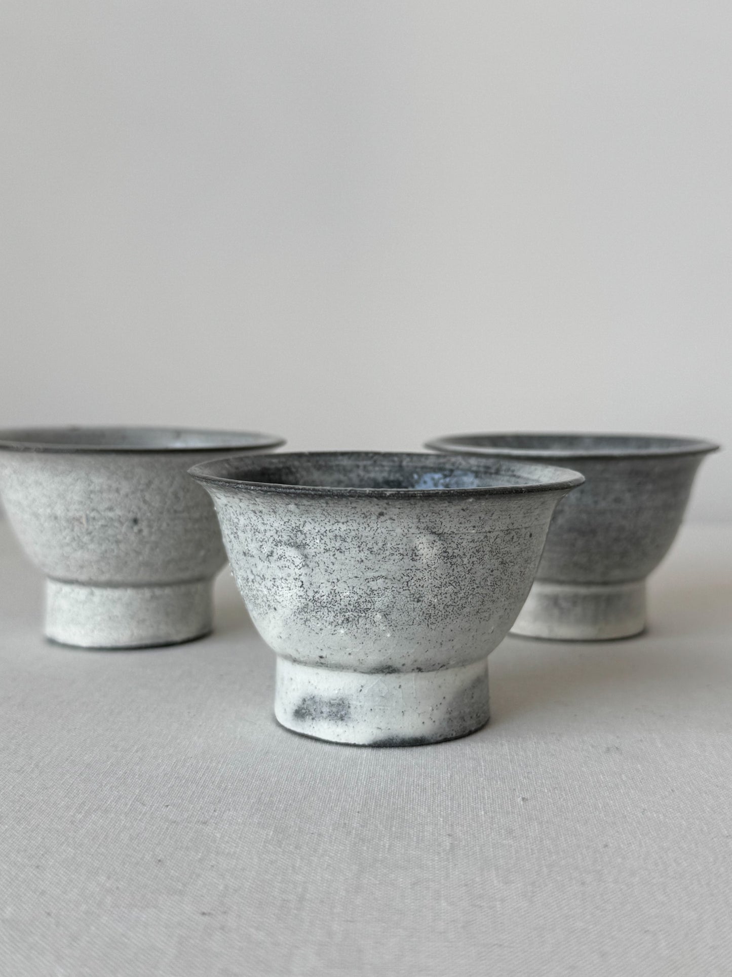 Misty Dawn – Black Clay Glazed Deombeong Teacup