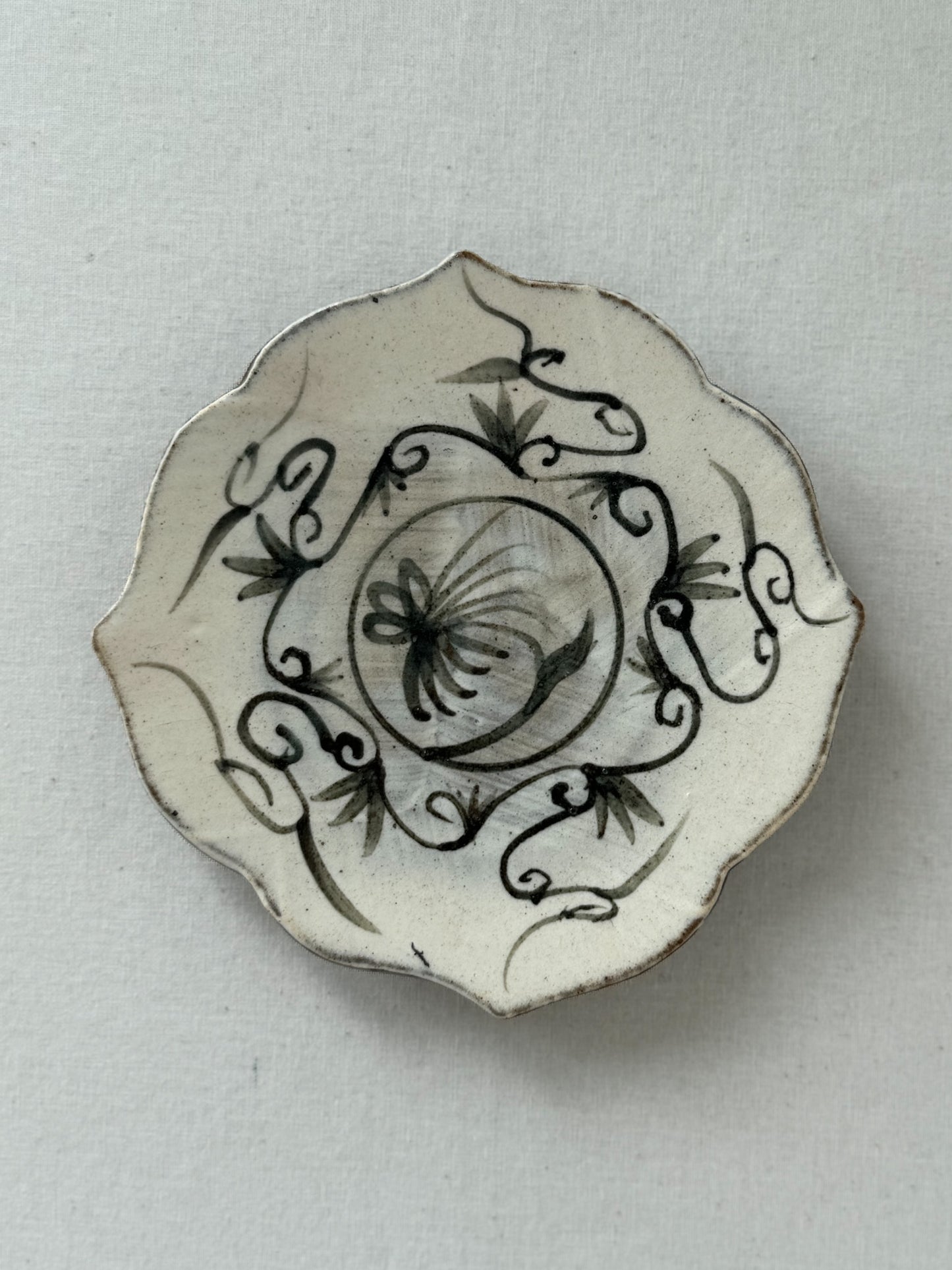 Petal Plate - Joseon Floral Vine