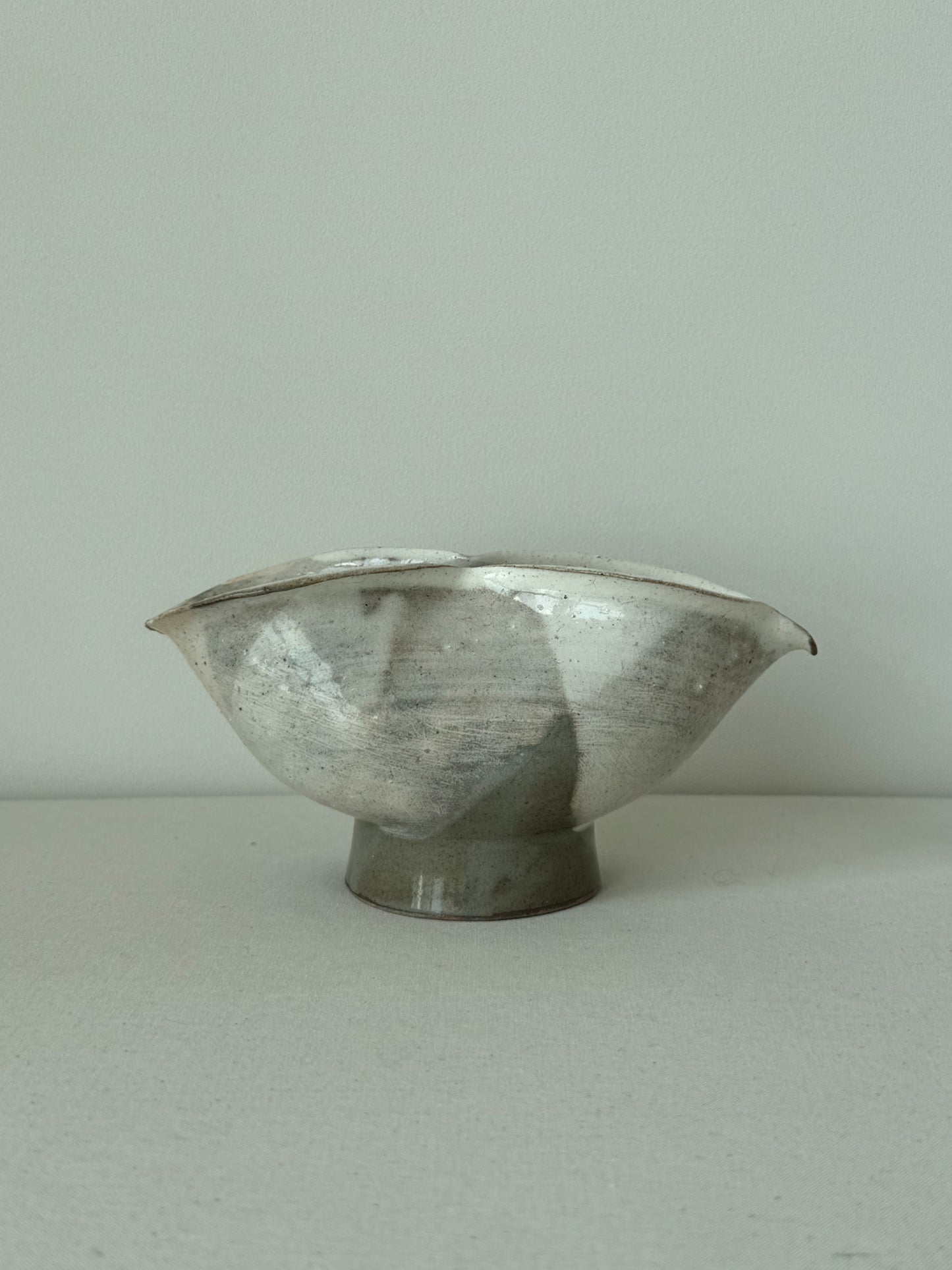 Buncheong Gray Petal Sookwoo