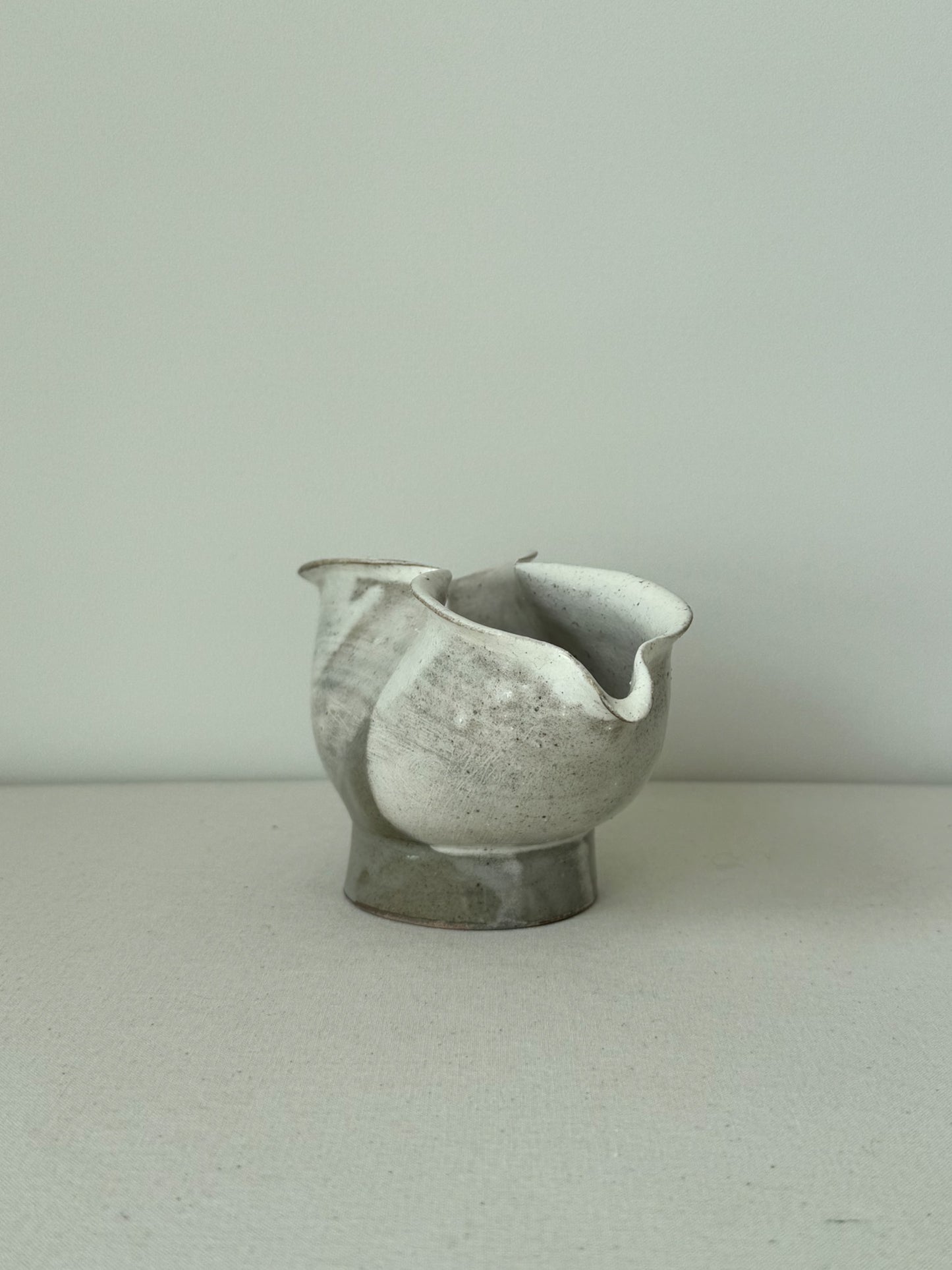 Buncheong Gray Petal Sookwoo