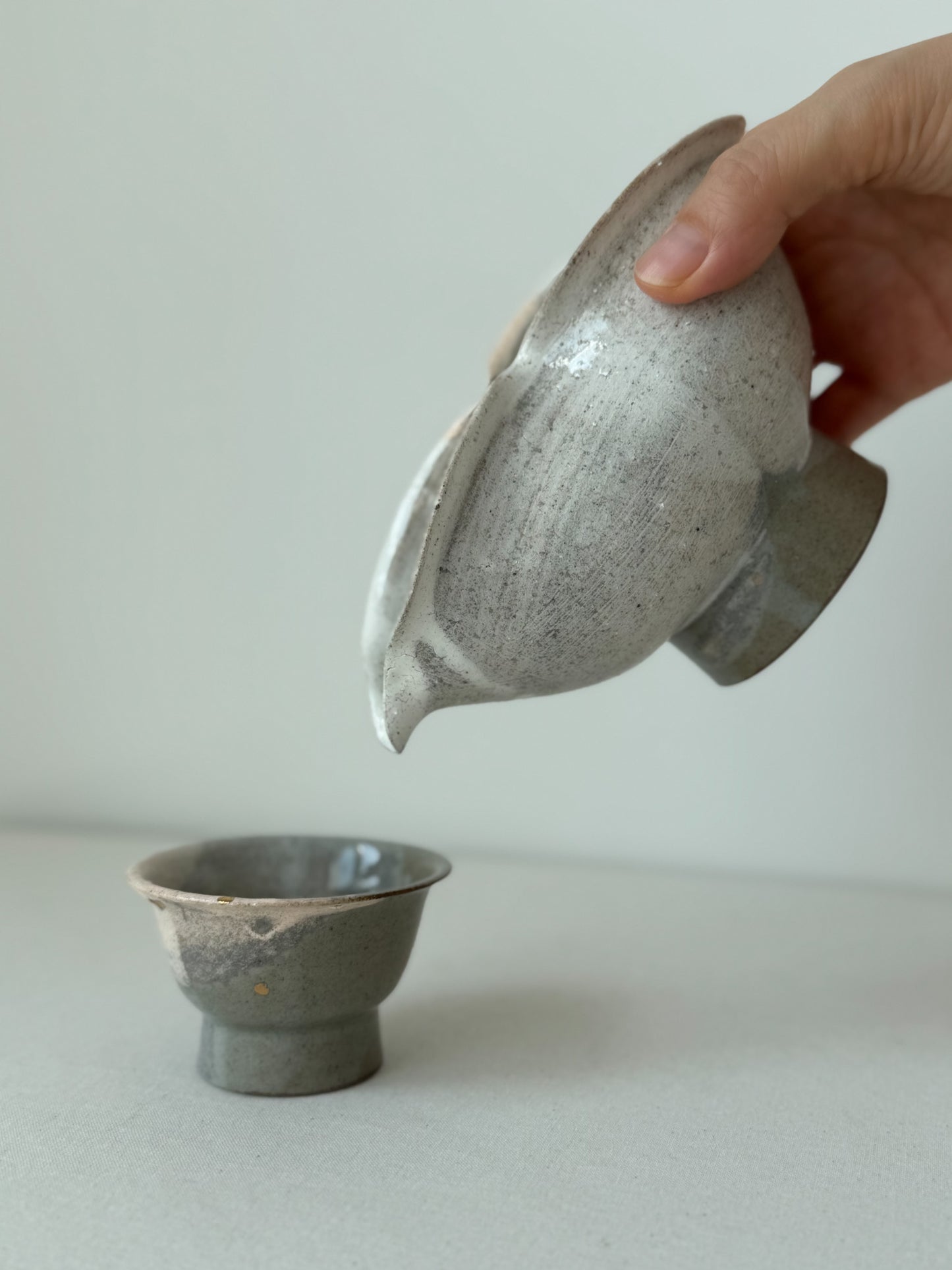 Buncheong Gray Petal Sookwoo