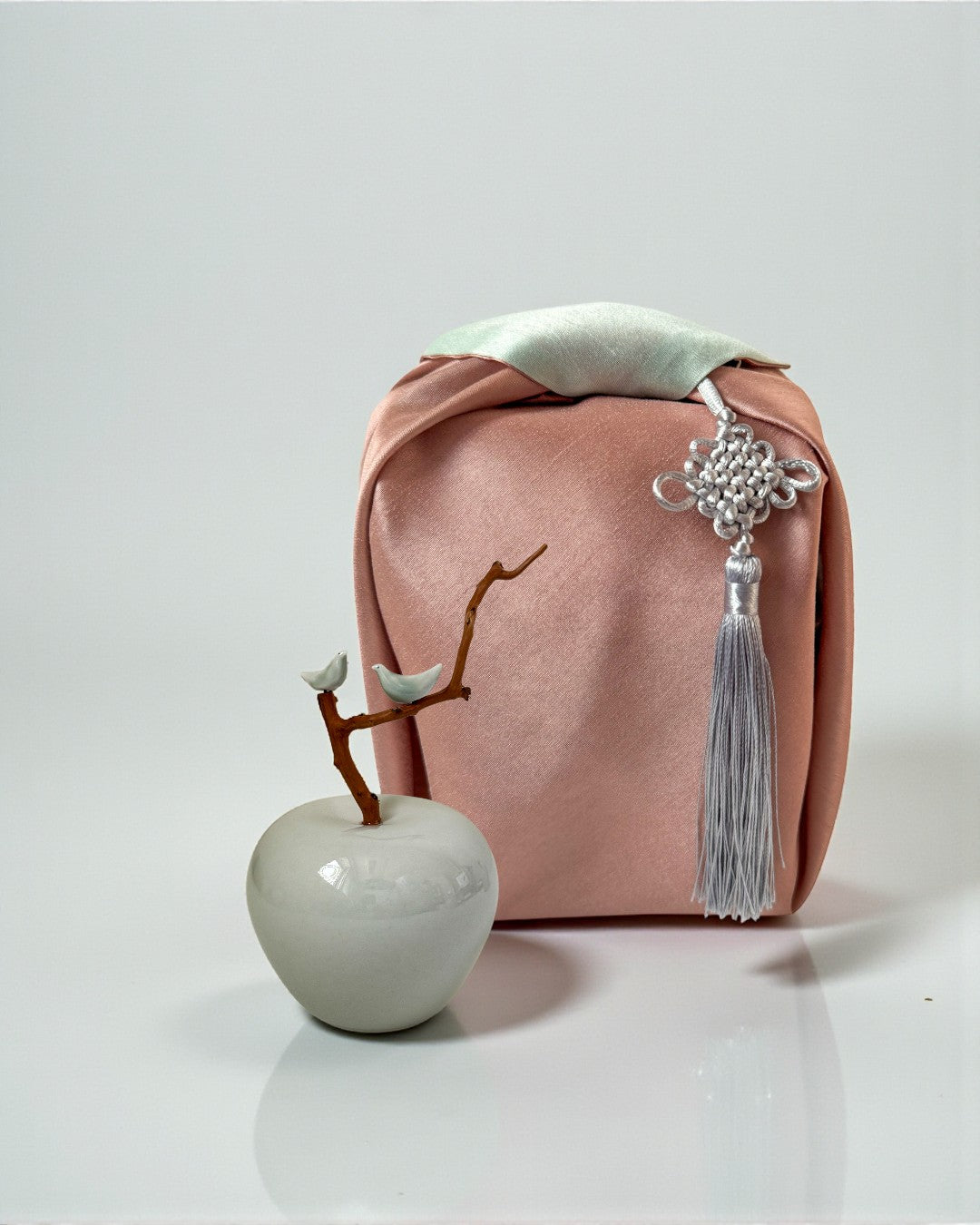 White Apple with Magpie Branch — Pure White (백색)