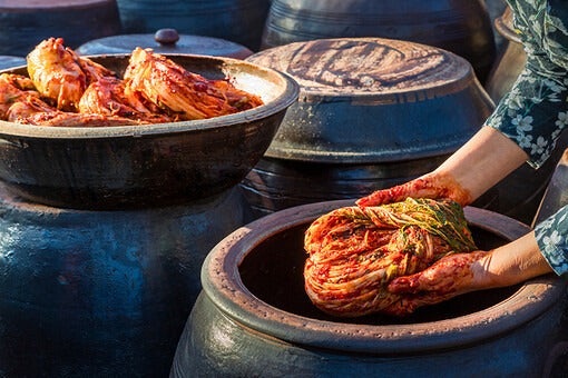 Kimchi 김치 and Onggi 옹기