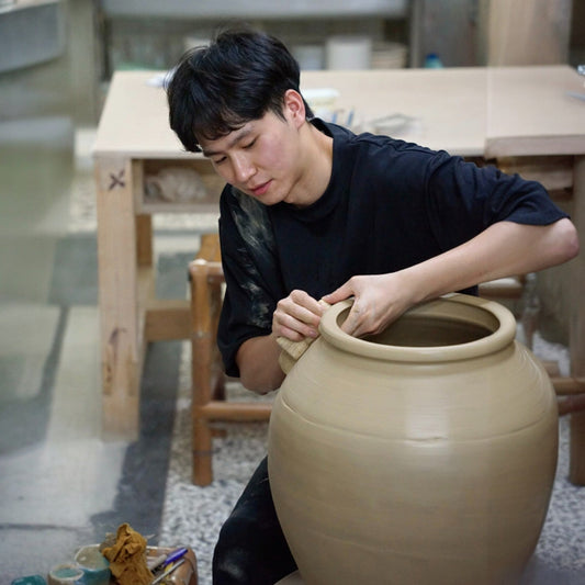 Shiheun Han: Breathing Life into Onggi Tradition