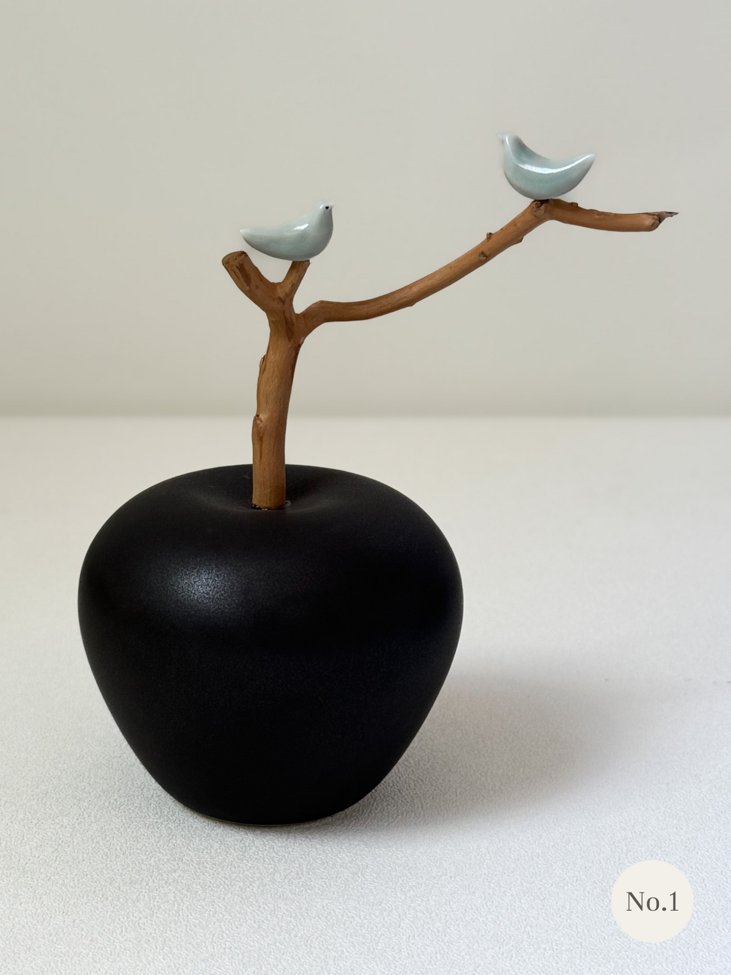 Black Apple with Magpie Branch — Quiet Black (흑색)