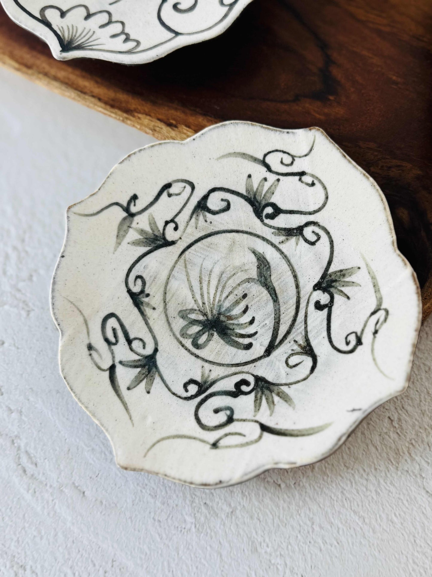 Petal Plate - Joseon Floral Vine