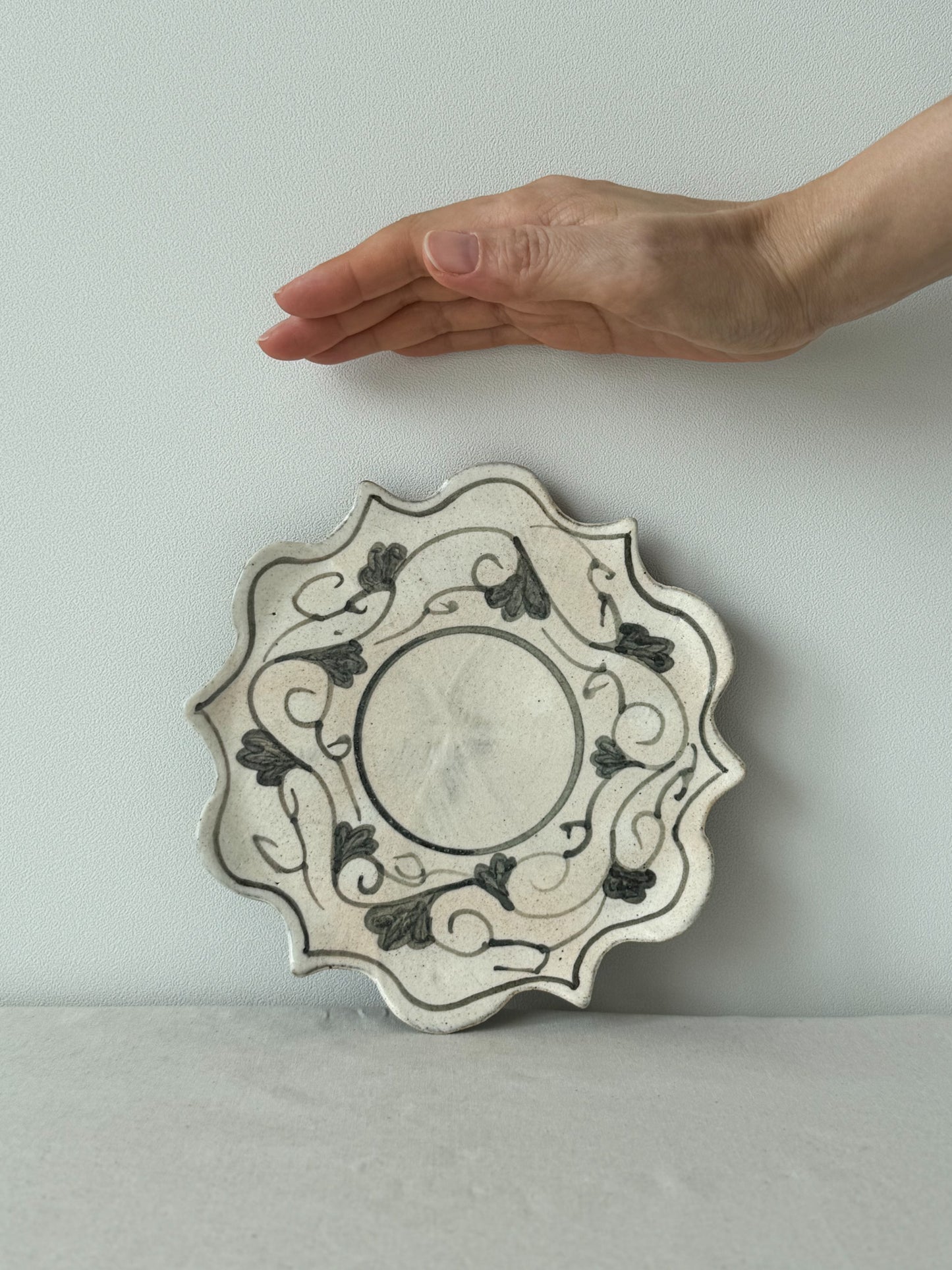 Petal Plate - Floral Vine Circle