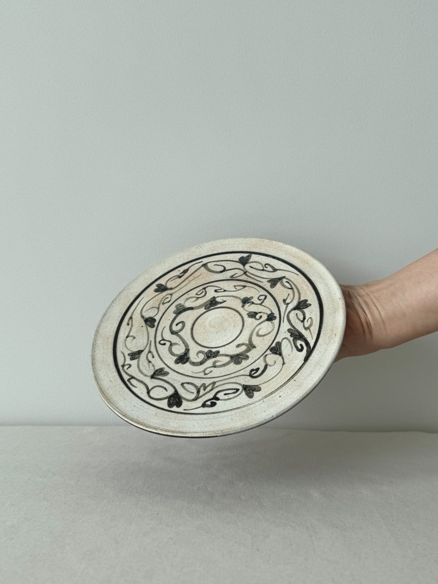 Buncheong Plate - Floral Vine Circle II