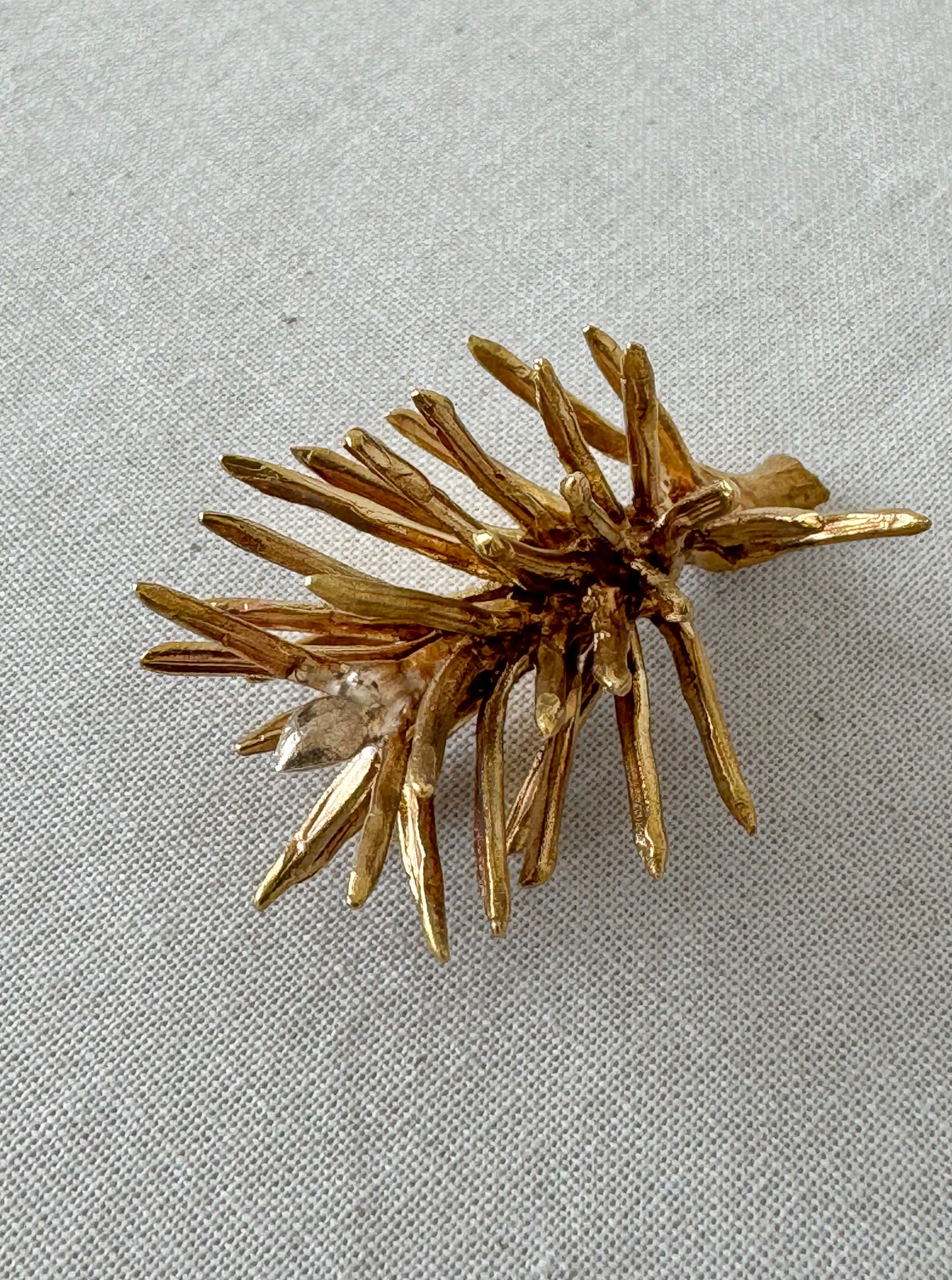 Gusangnamu Brass Tea Pick Stand