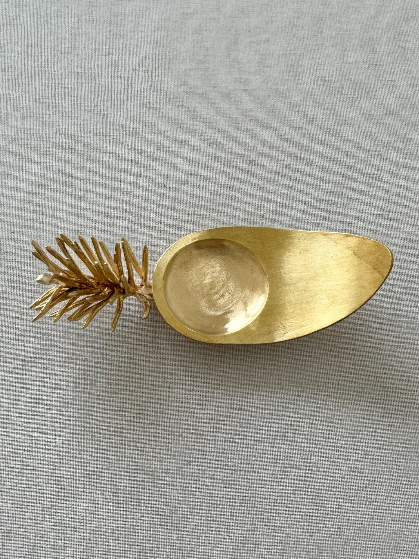 Gusangnamu Brass Lid Rest