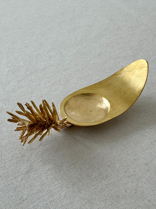 Gusangnamu Brass Lid Rest
