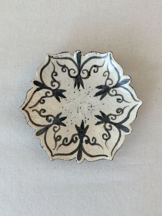 Scalloped Buncheong Vine Plate III
