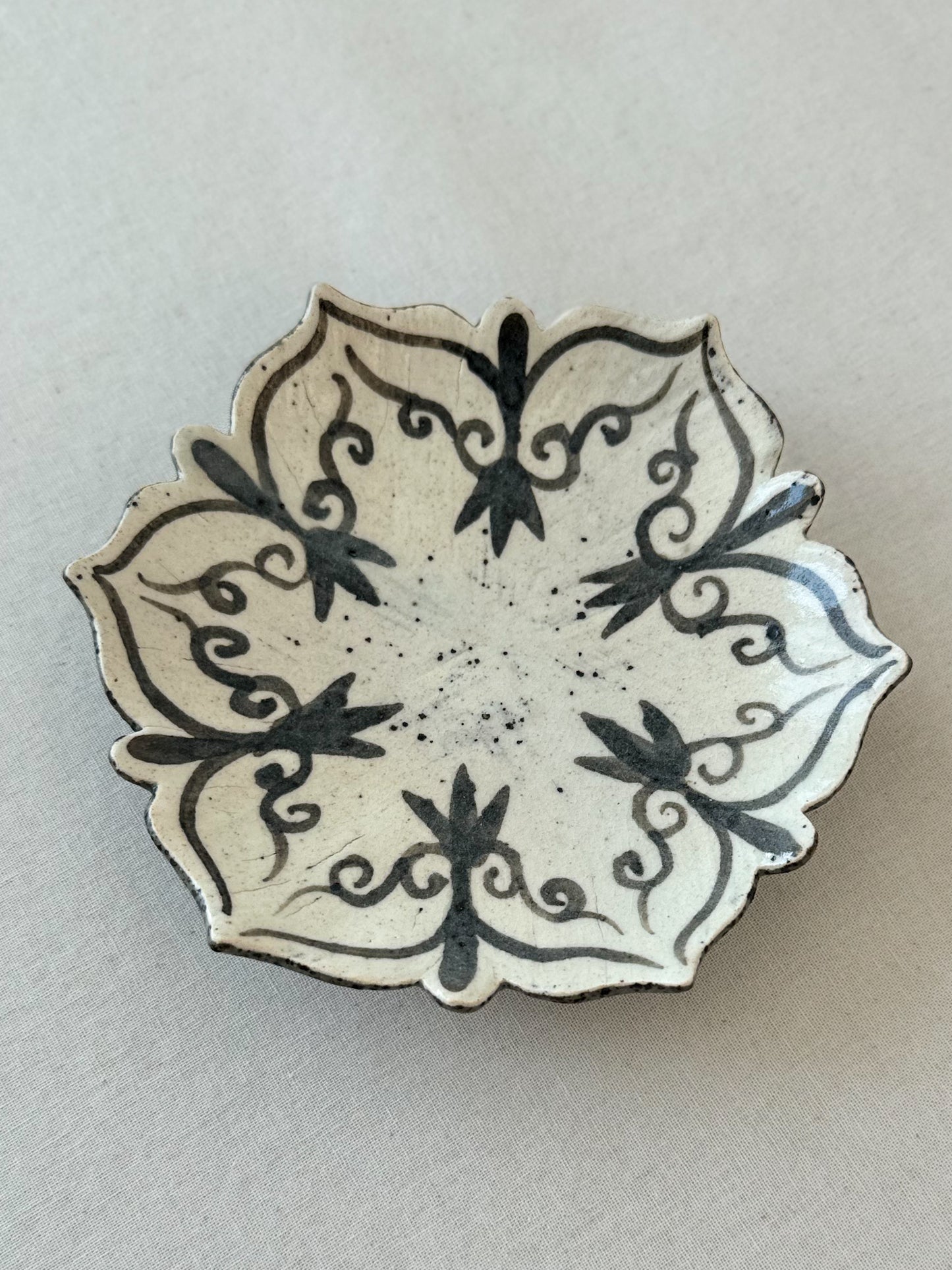 Scalloped Buncheong Vine Plate III