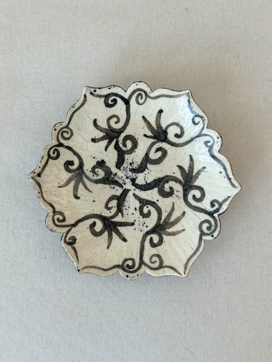 Scalloped Buncheong Vine Plate I