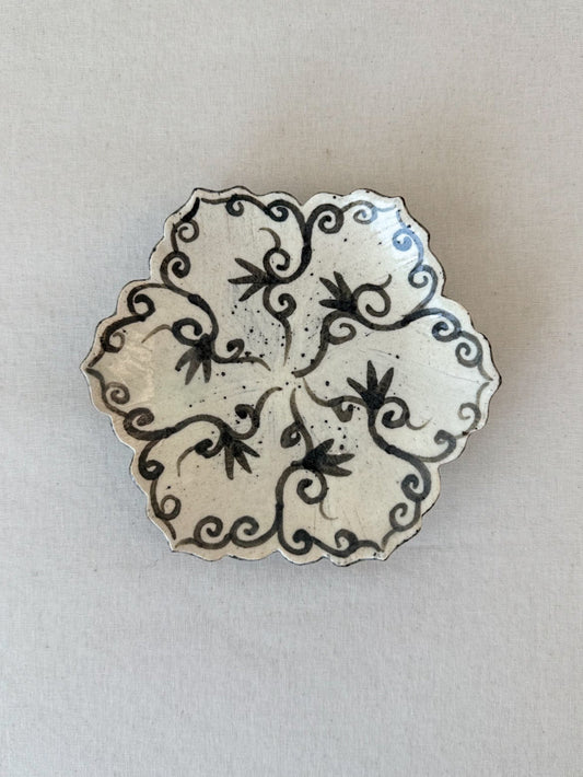 Scalloped Buncheong Vine Plate II