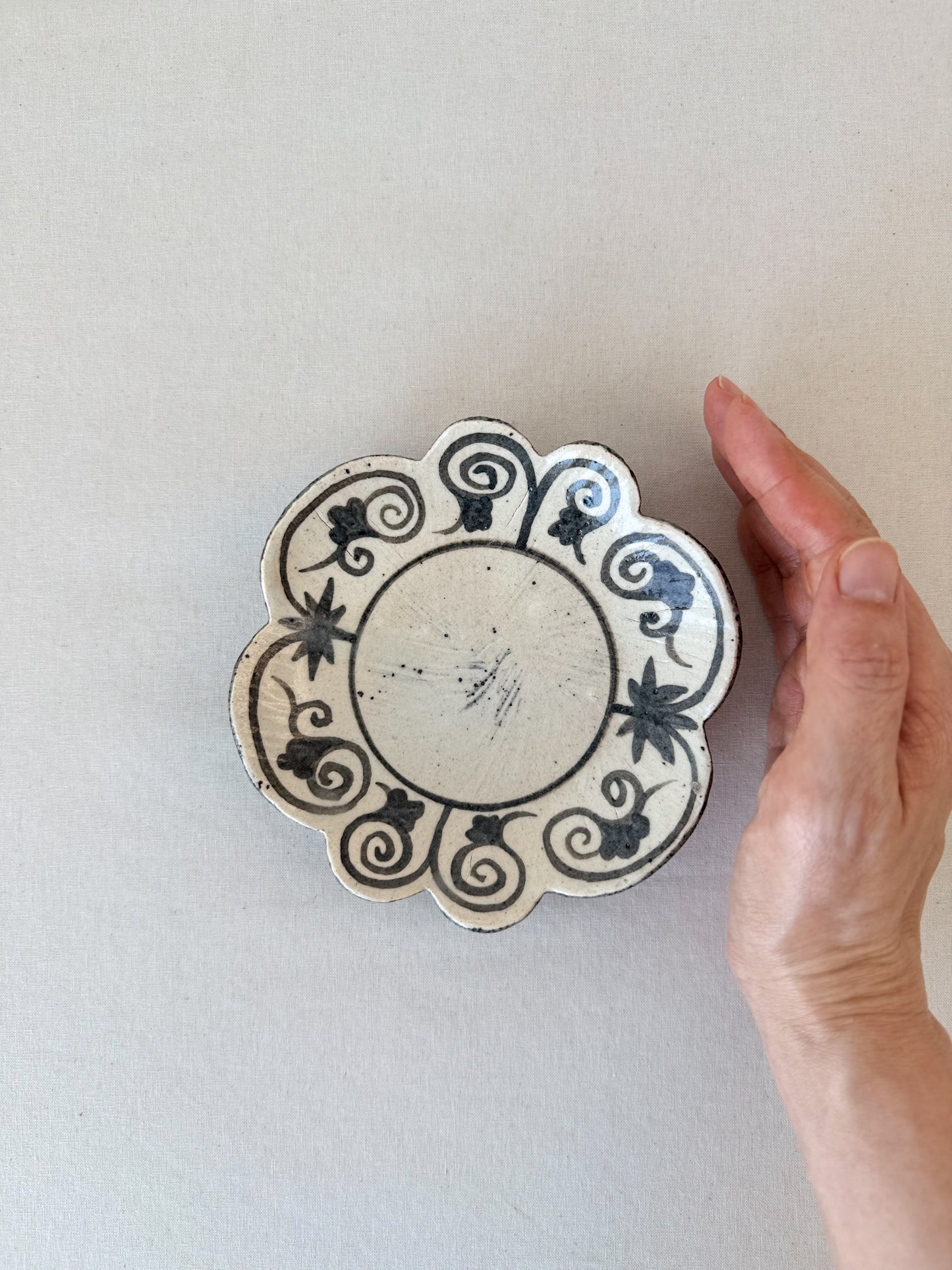 Scalloped Buncheong Vine Plate IV