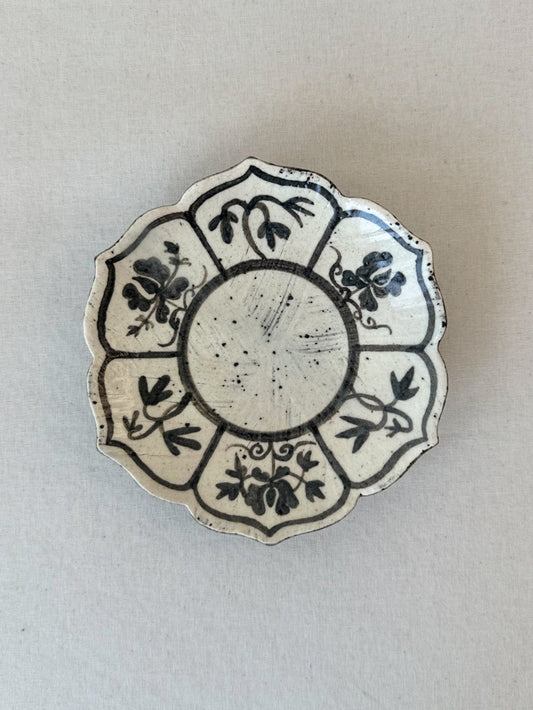 Scalloped Buncheong Vine Plate V