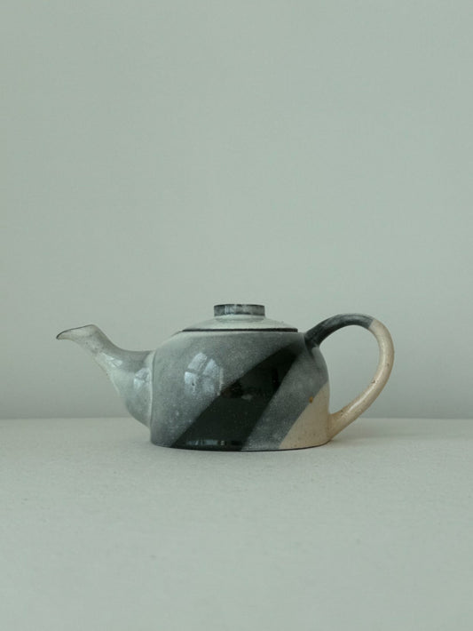 Smoked Moon – Black Slip Glazed Teapot